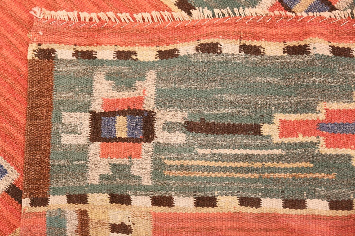 Lovely Vintage Scandinavian Swedish Kilim. Size: 6 ft 4 in x 9 ft 8 in In Excellent Condition In New York, NY