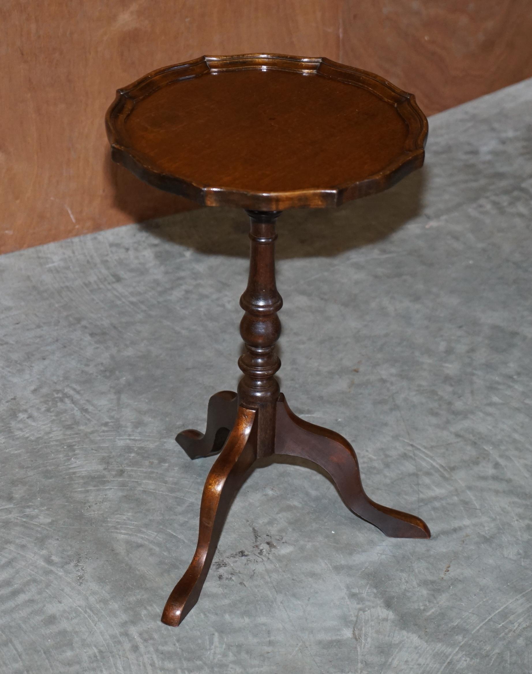 Lovely Vintage Scottish Hardwood Tripod Lamp Side End Wine Table Carved Top For Sale 9