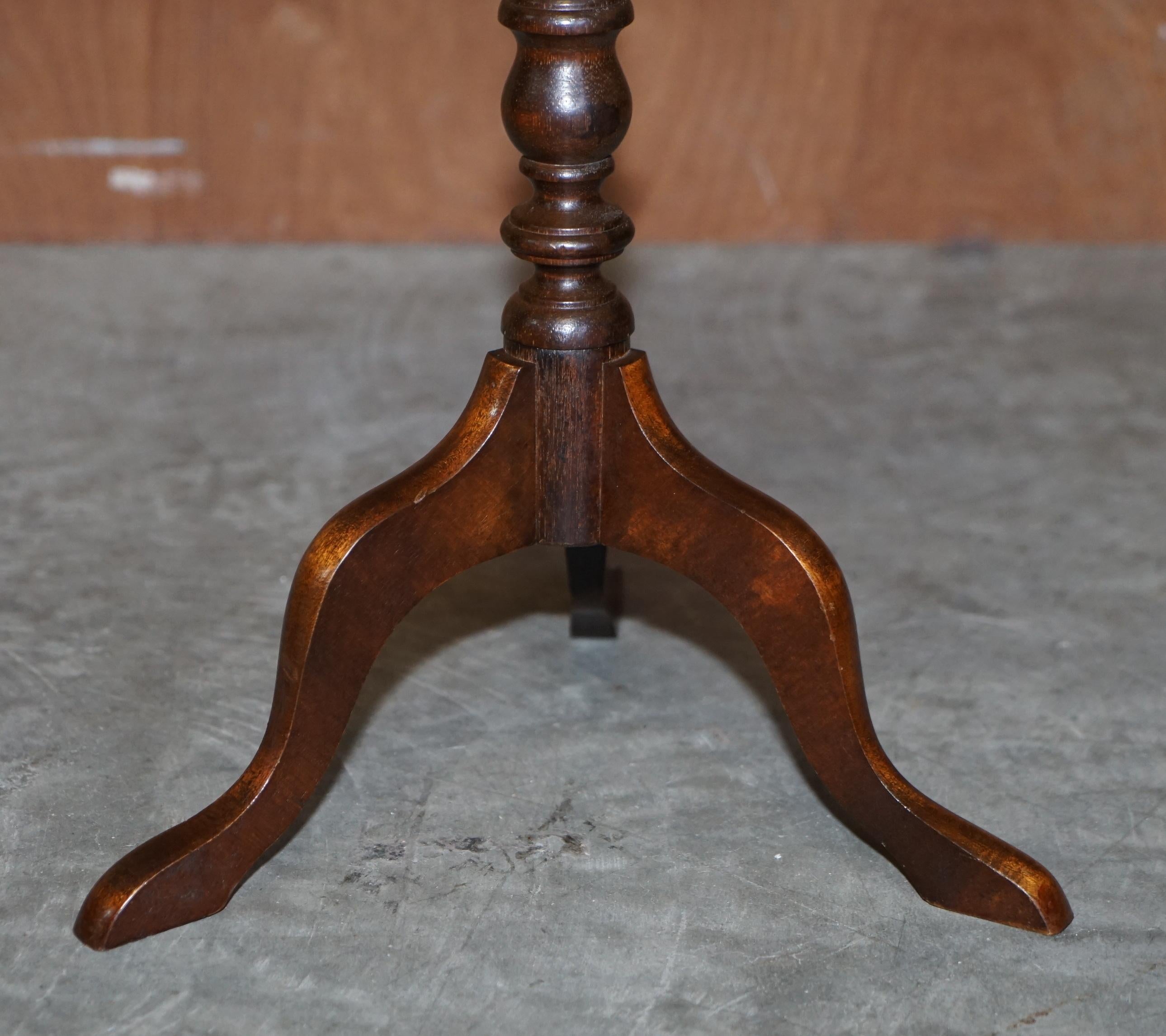 Lovely Vintage Scottish Hardwood Tripod Lamp Side End Wine Table Carved Top For Sale 11