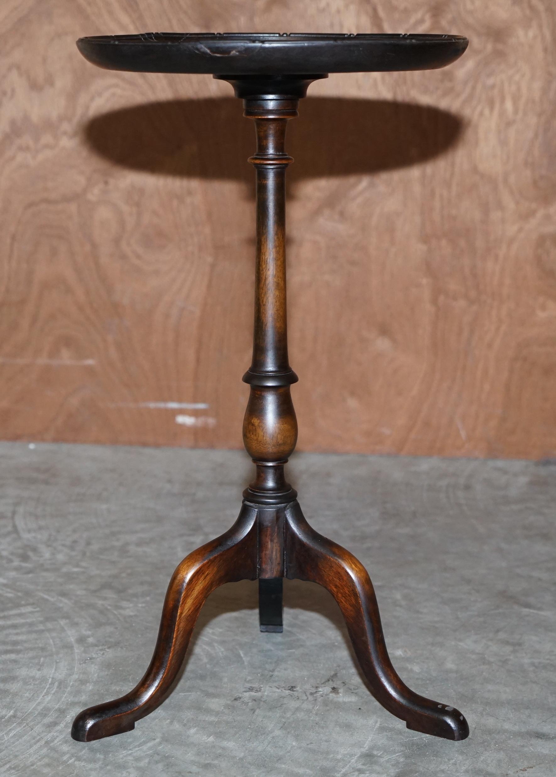 Lovely Vintage Scottish Hardwood Tripod Lamp Side End Wine Table Carved Top For Sale 2