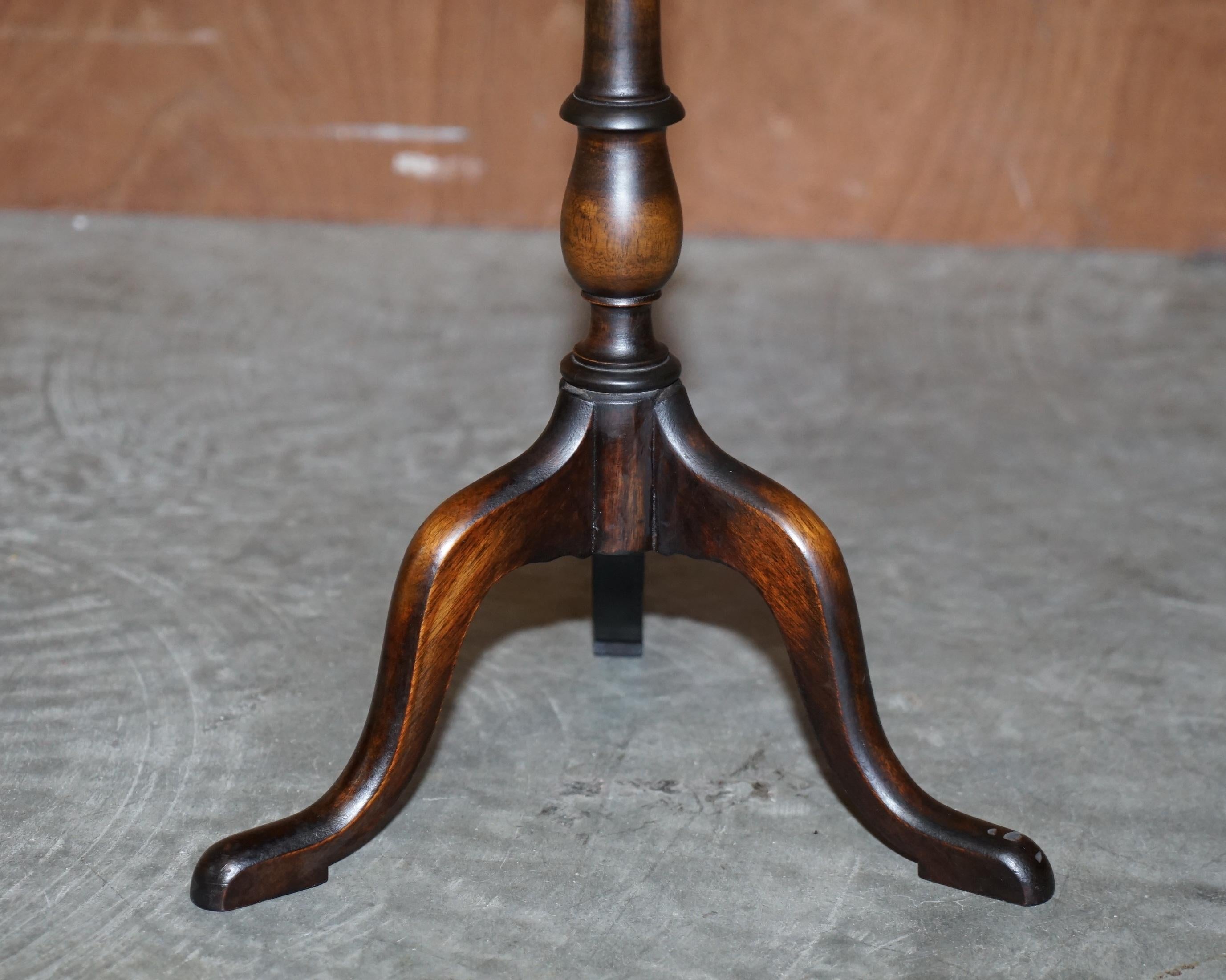 Lovely Vintage Scottish Hardwood Tripod Lamp Side End Wine Table Carved Top For Sale 3