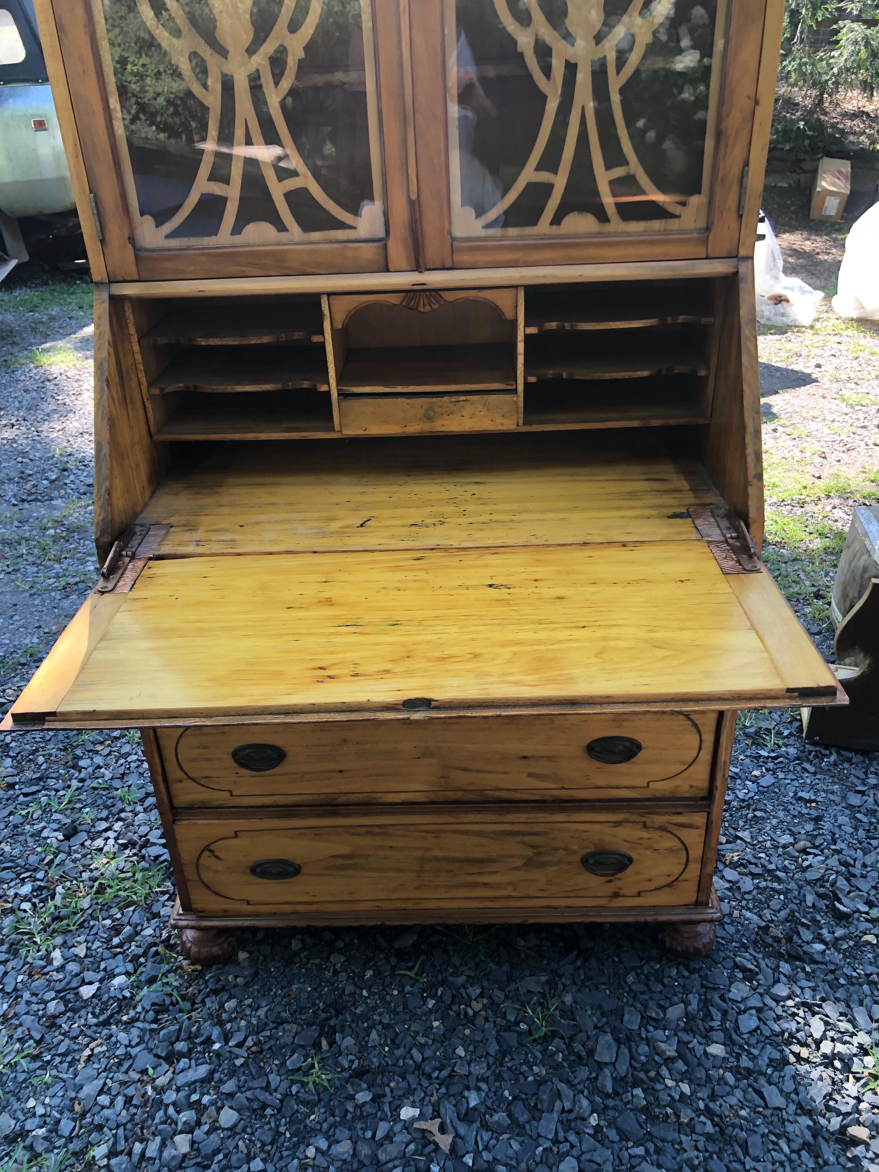 Lovely Vintage Secretary with 3 Drawers and Shelves on Top For Sale 9