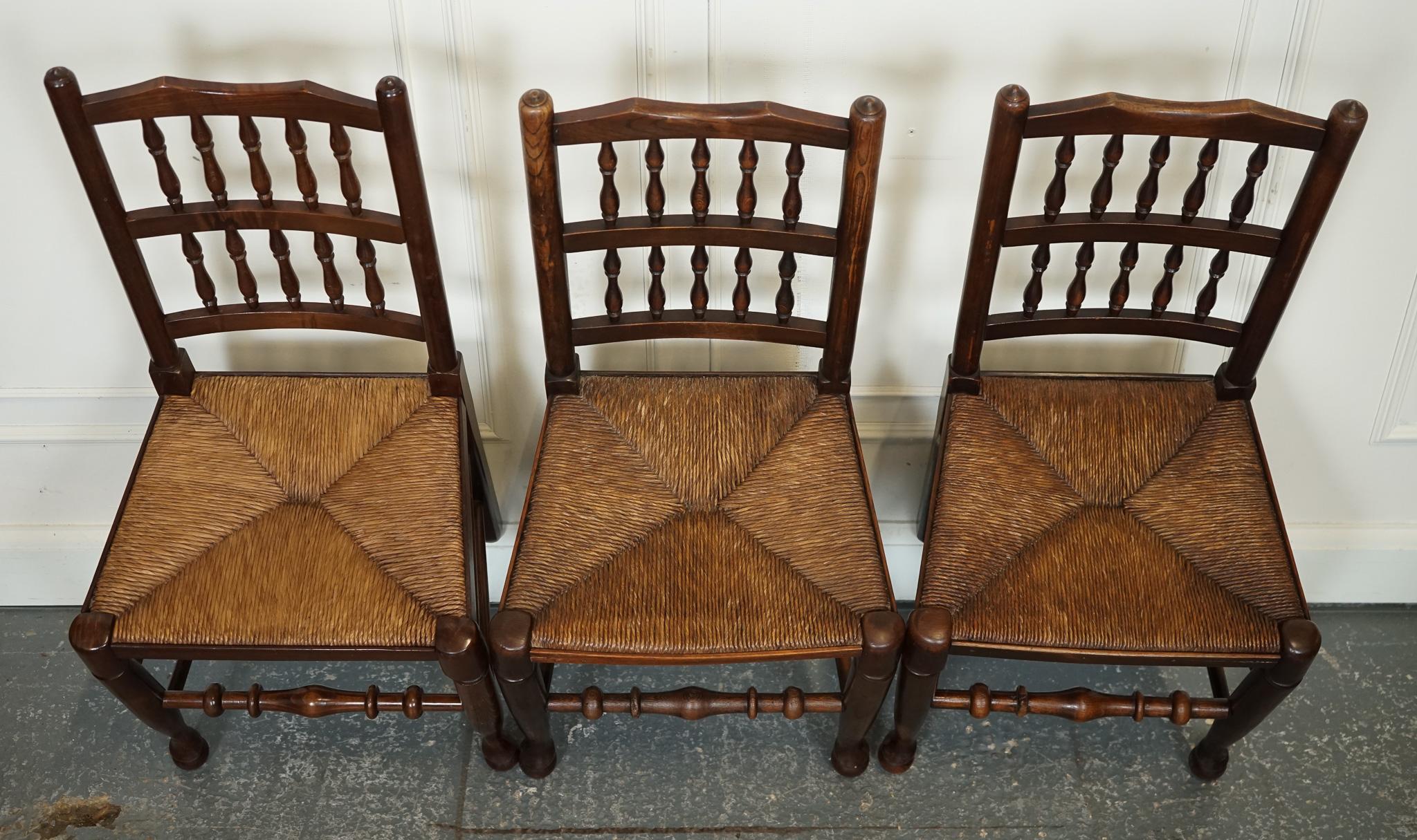 LOVELY VINTAGE SET OF 6 SPINDLE BACK RUSH SEAT DINING CHAiRS 3