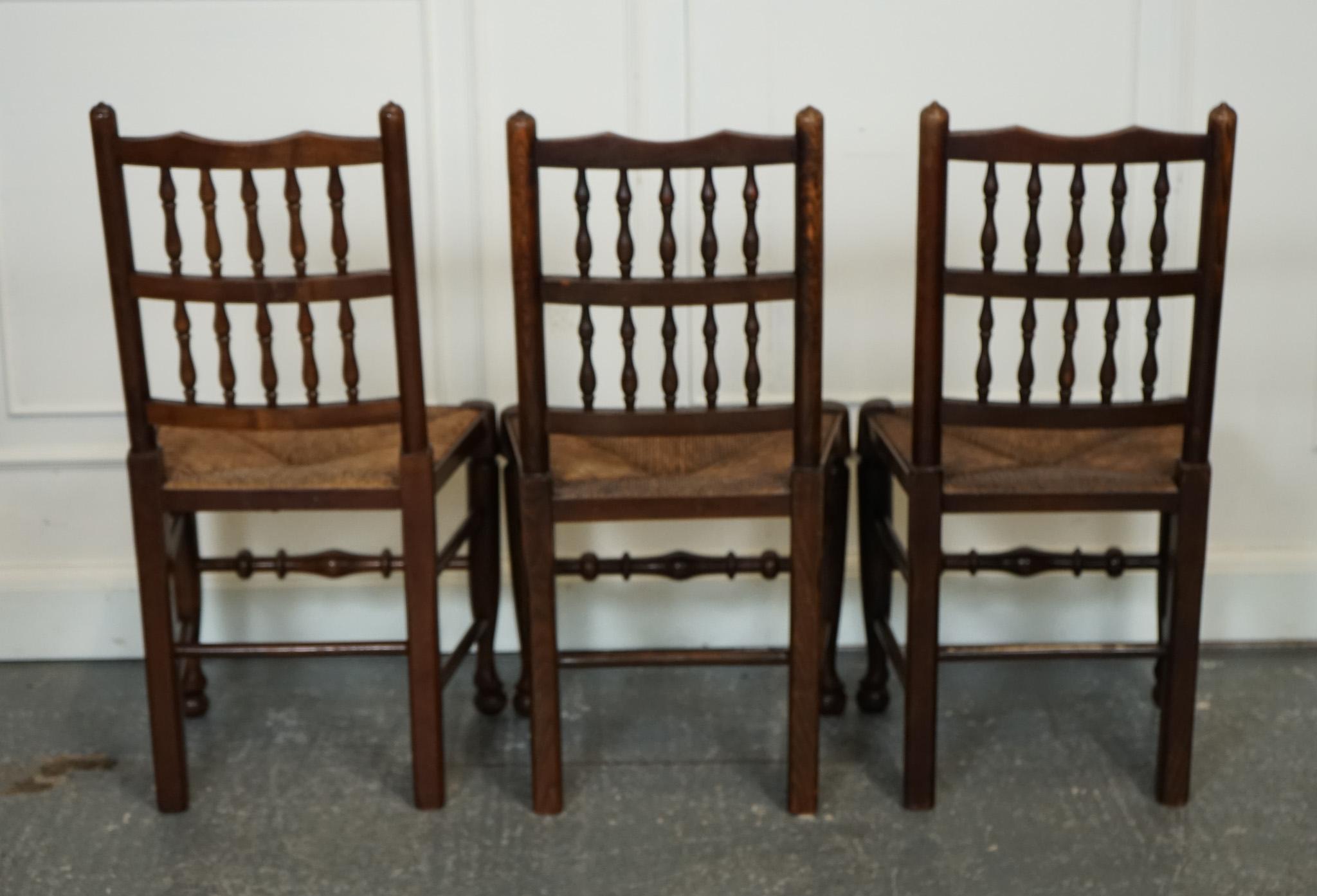 LOVELY VINTAGE SET OF 6 SPINDLE BACK RUSH SEAT DINING CHAiRS 7