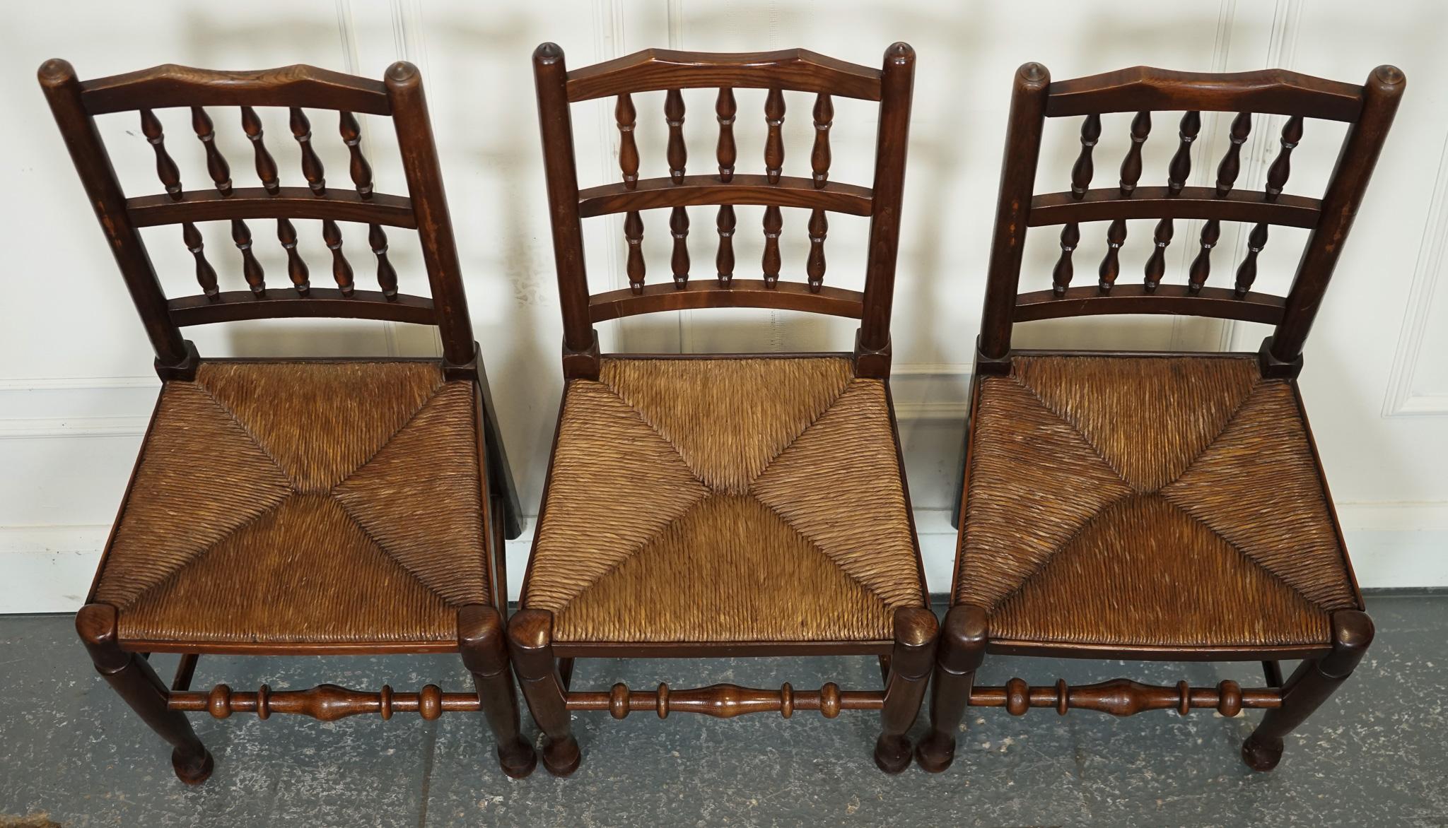 LOVELY VINTAGE SET OF 6 SPINDLE BACK RUSH SEAT DINING CHAiRS 9