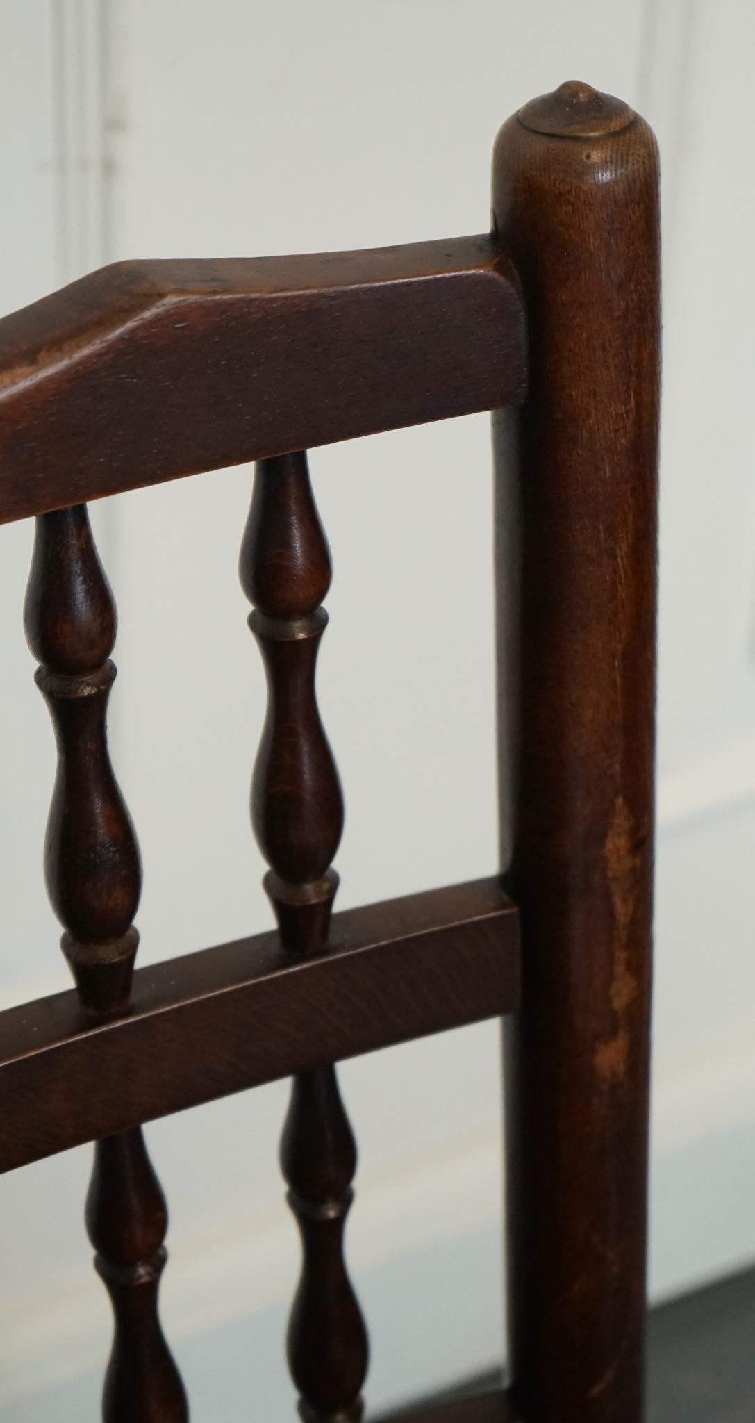 LOVELY VINTAGE SET OF 6 SPINDLE BACK RUSH SEAT DINING CHAiRS 2