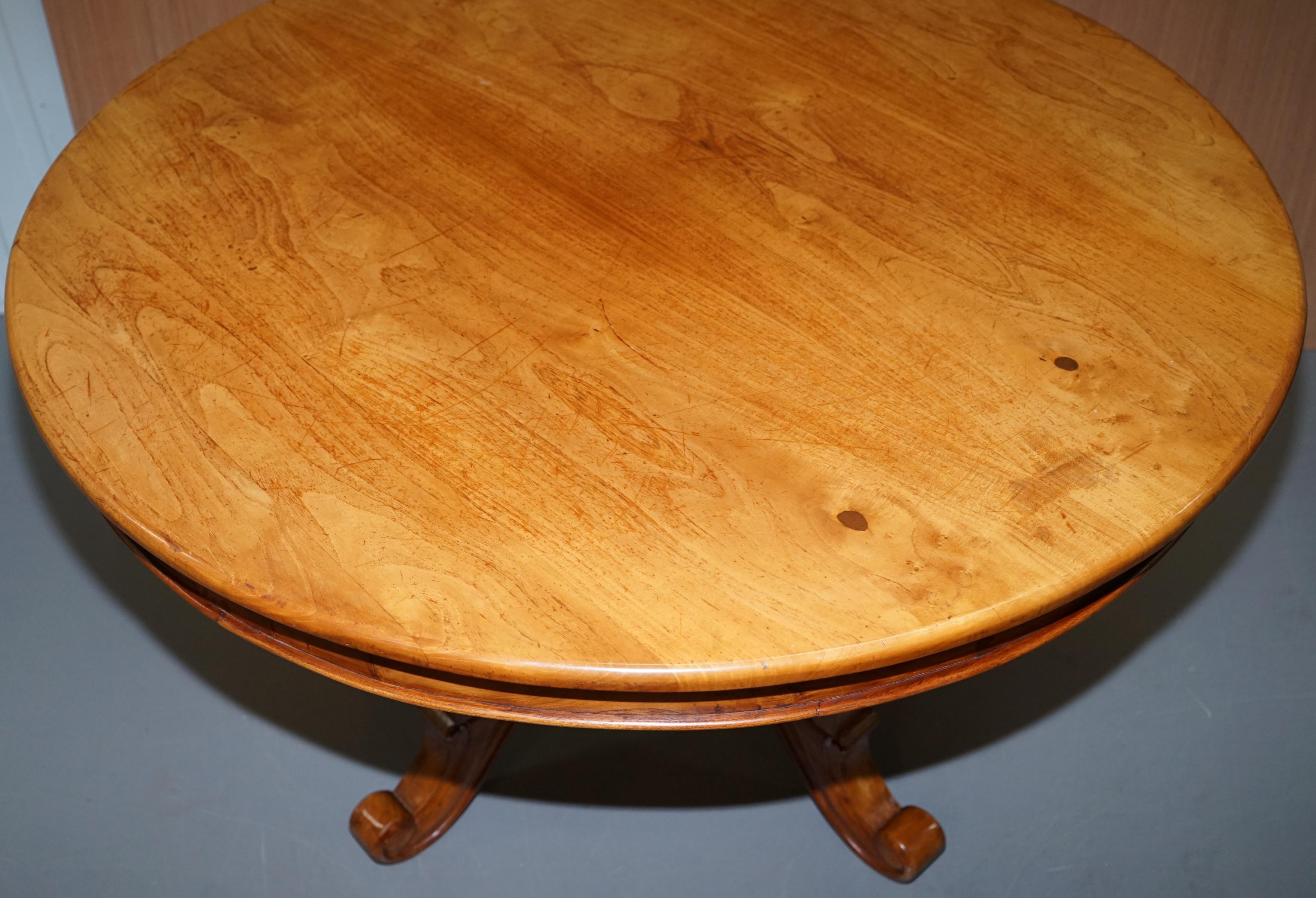 Lovely Vintage Solid Golden Mahogany Round Dining Table Ornately Carved Legs 2