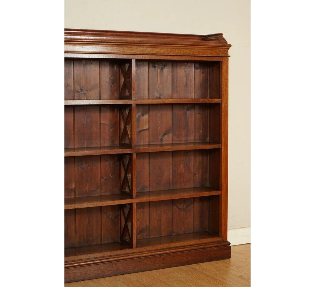 Lovely Vintage Solid Hardwood Open Dwarf Bookcase In Good Condition For Sale In Pulborough, GB