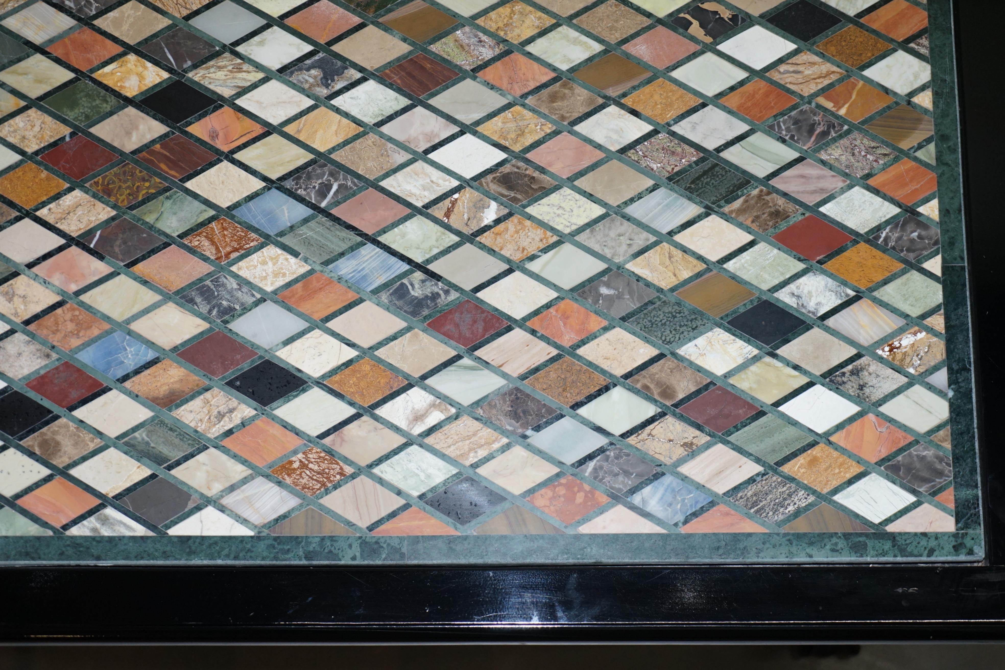 Ravissant spécimen vintage de table de salle à manger ou de table d'appoint en marbre italien avec griffes et pieds en boule en vente 6