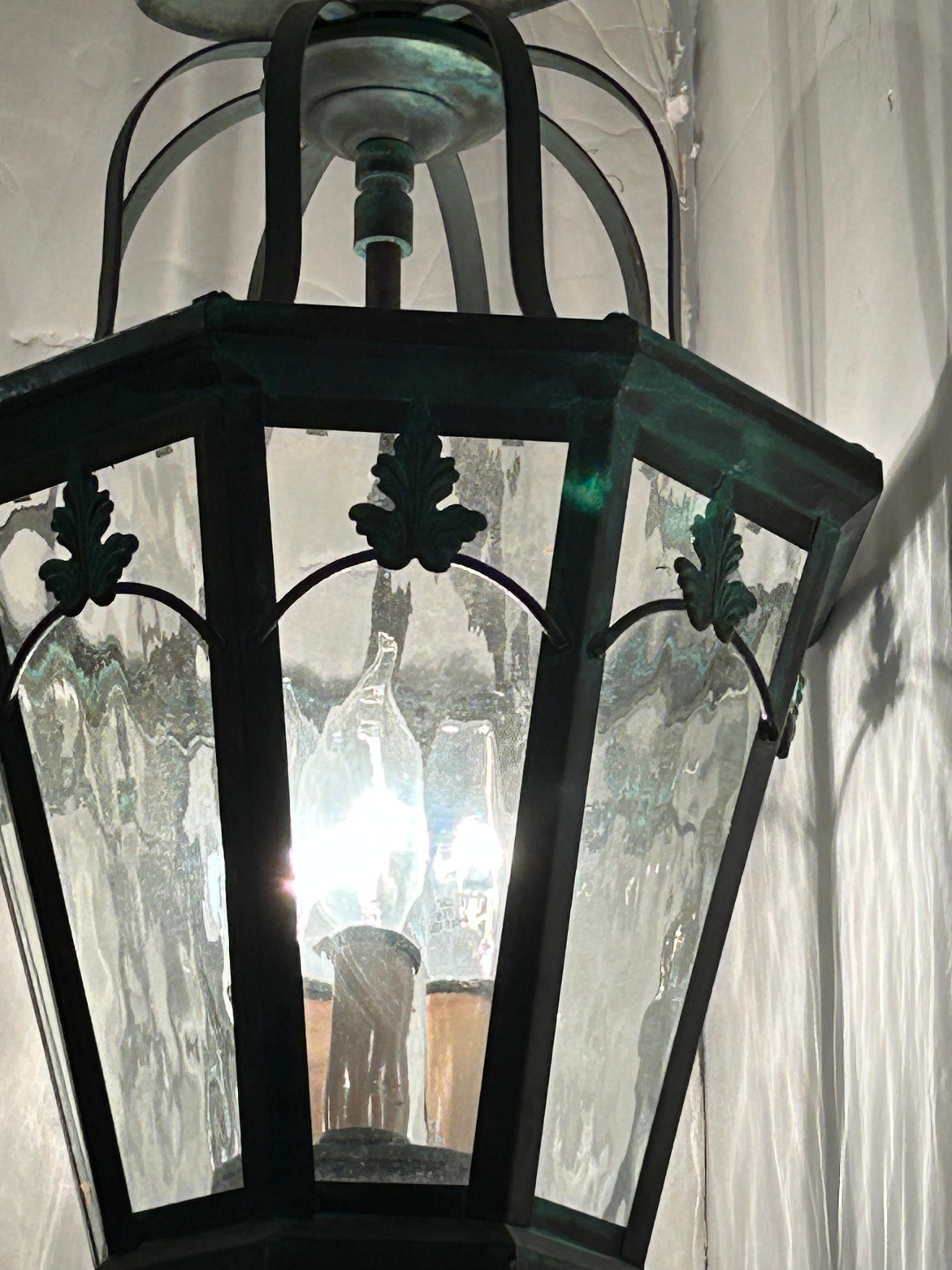 Lovely Vintage Verdigris Kupfer Laterne Kronleuchter mit Blattmotiv (Nordamerikanisch) im Angebot