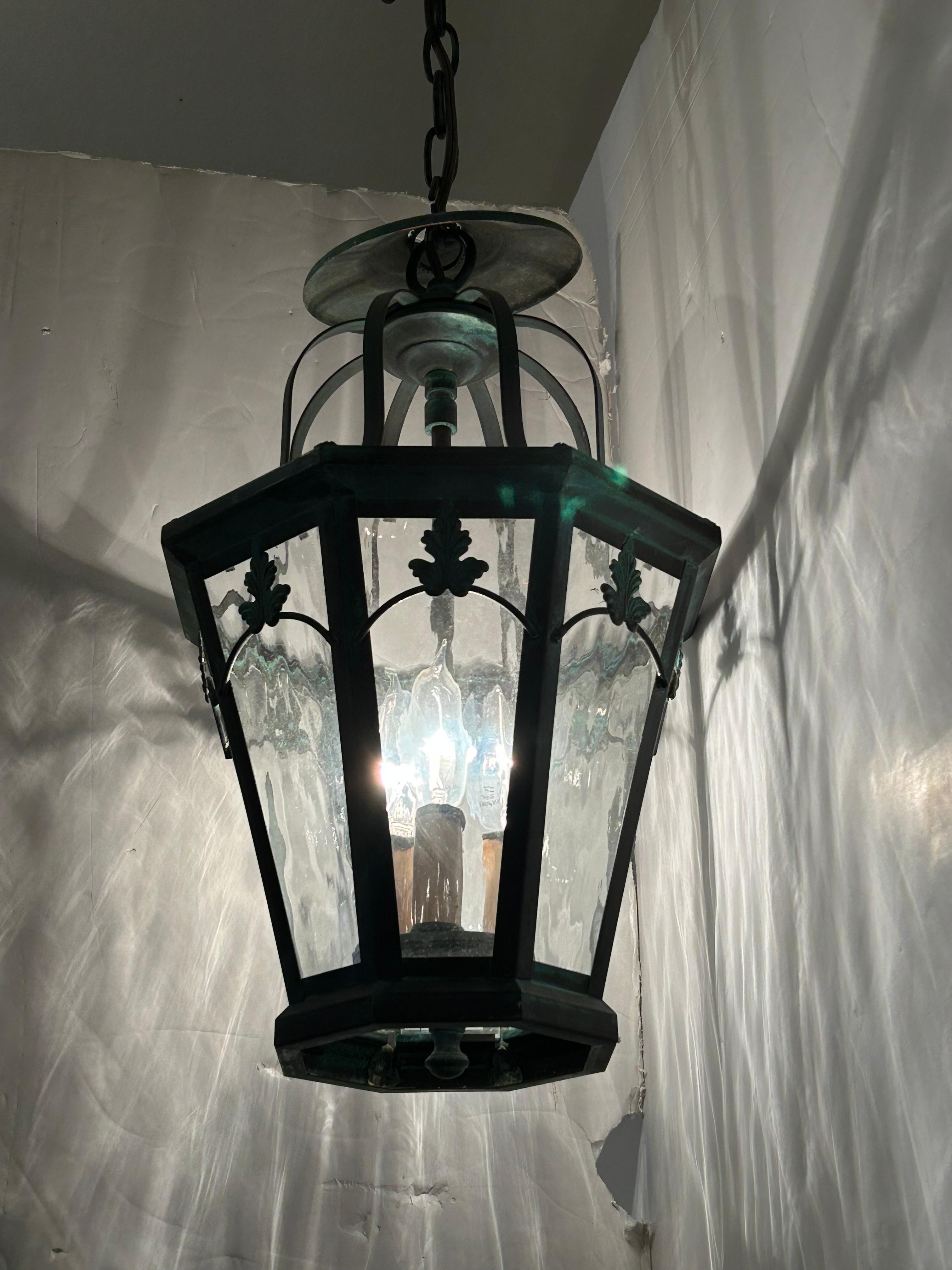 Lovely Vintage Verdigris Kupfer Laterne Kronleuchter mit Blattmotiv im Angebot 3