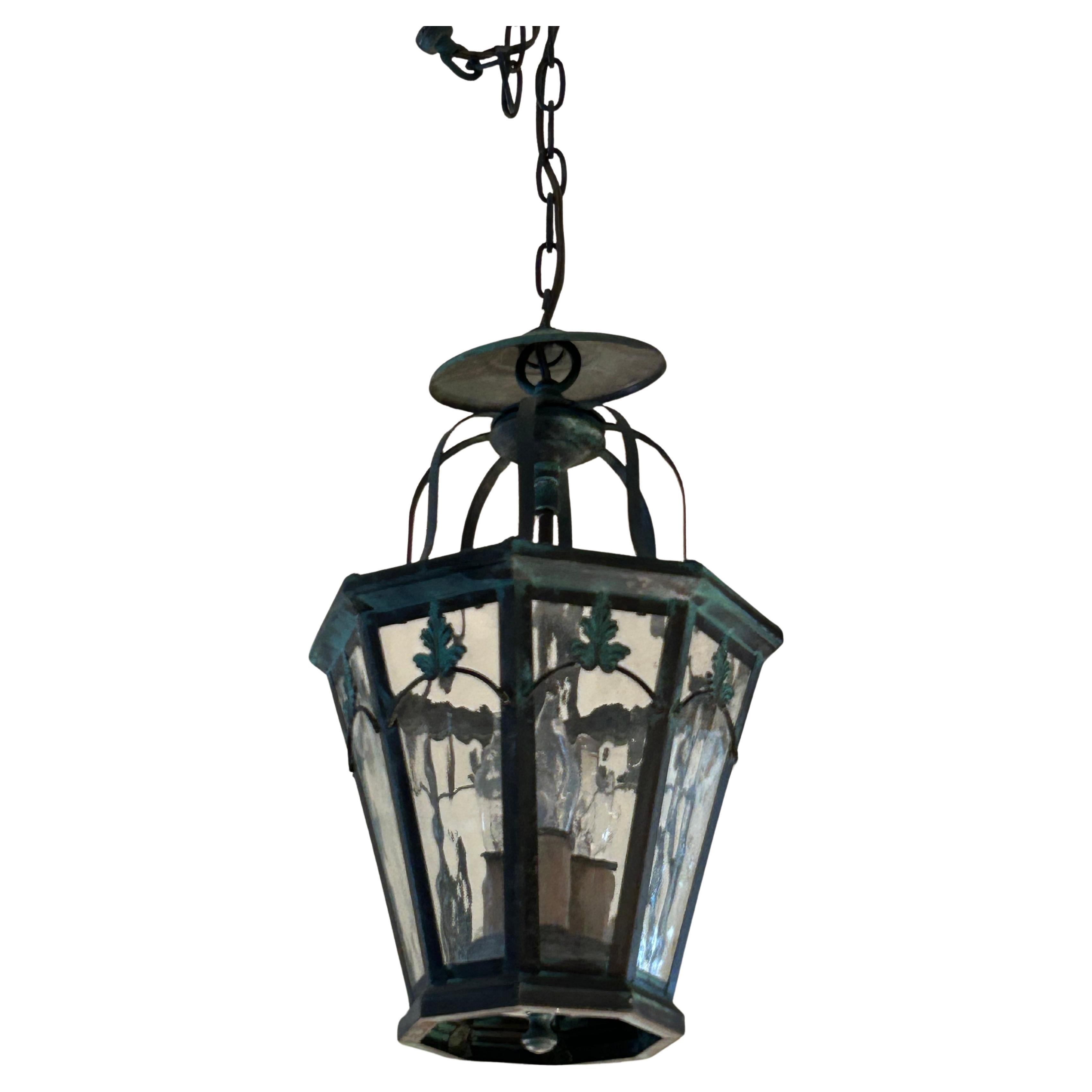 Lovely Vintage Verdigris Kupfer Laterne Kronleuchter mit Blattmotiv im Angebot