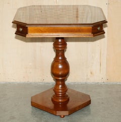 LOVELY ViNTAGE WALNUT HARDWOOD AND SATINWOOD CHESSBOARD CHESS OCCASIONAL TABLE