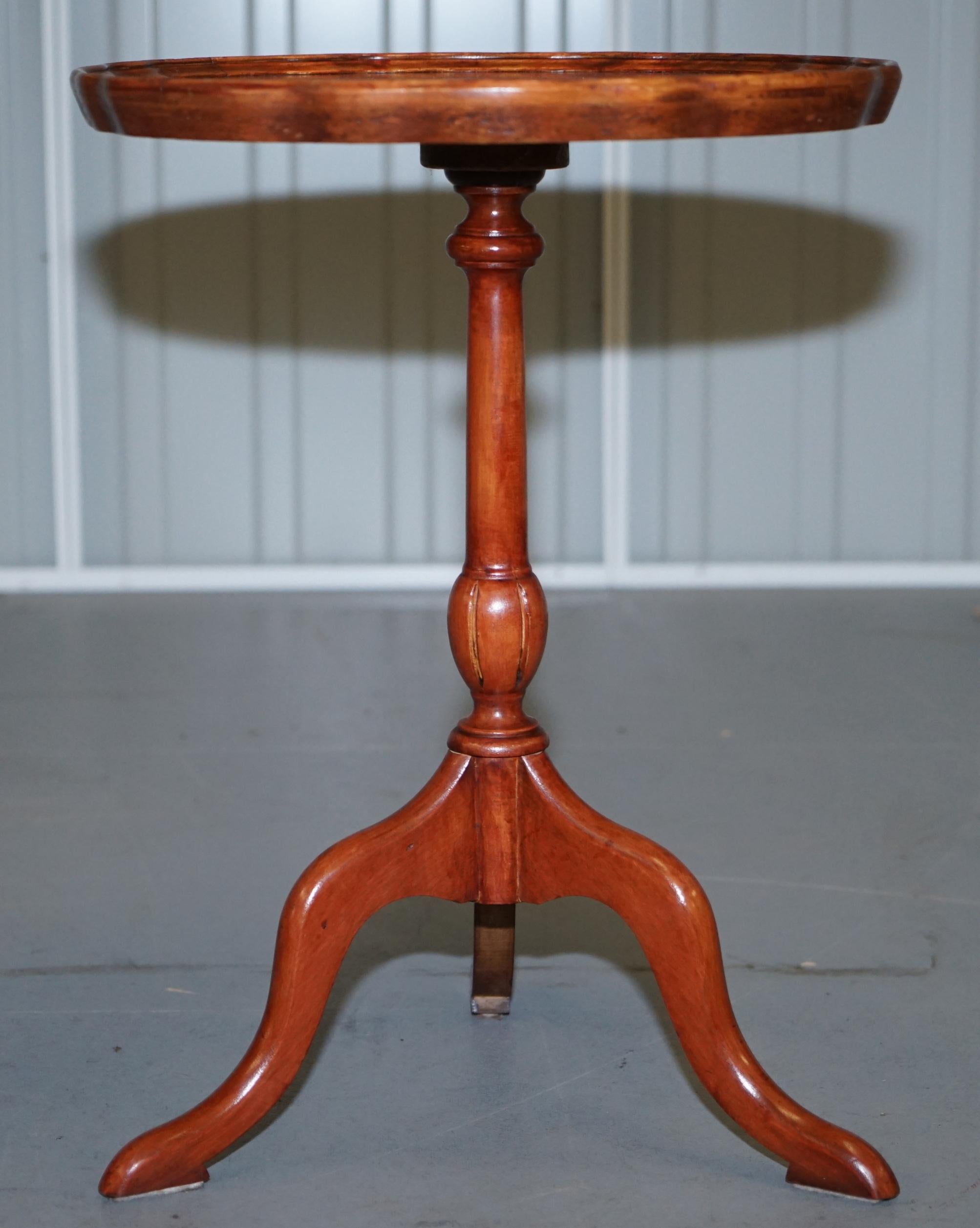 We are delighted to offer for sale this lovely vintage light walnut pie crust edge lamp or side table 

A good looking well made tripod table in good, we have cleaned waxed and polished it from top to bottom, there will be normal patina marks from