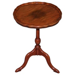 Preciosa Lámpara Trípode Vintage de Nogal con Borde de Corteza de Pastel Lateral Mesa de Vino de Tres Patas