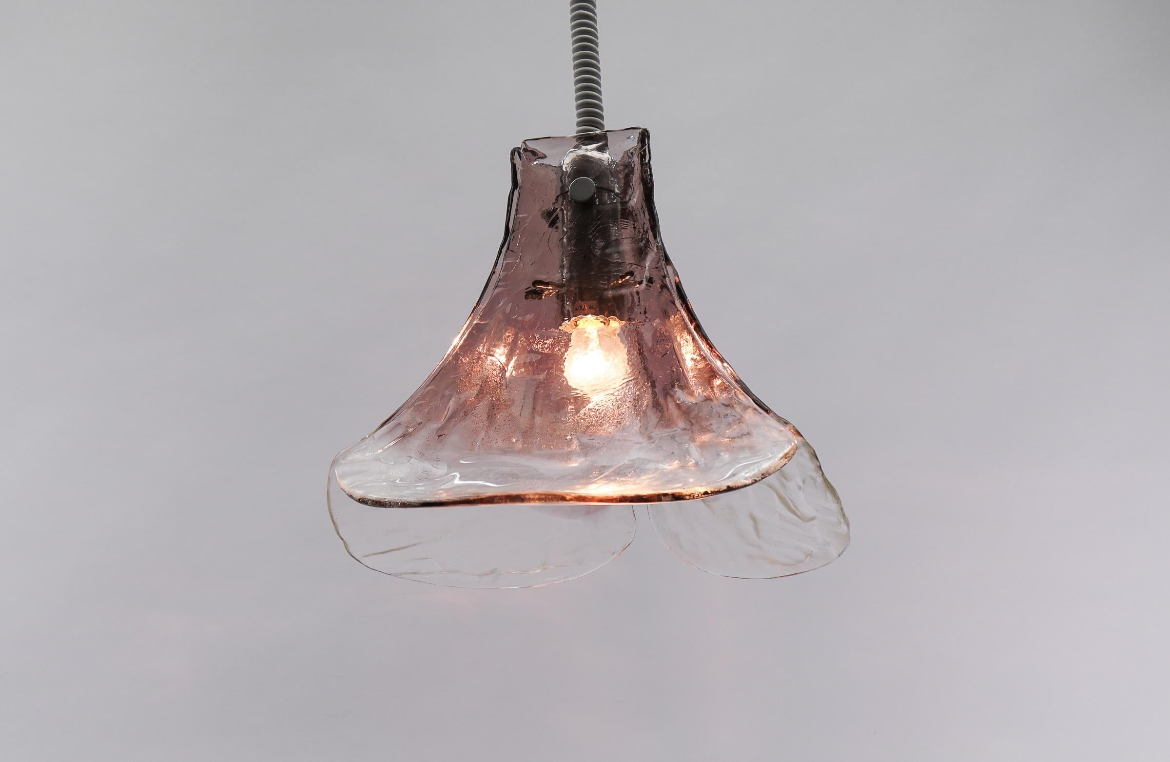 Vetro di Murano Bella lampada a sospensione viola per J.T. Kalmar in vetro di Murano di Carlo Nason, anni '70 in vendita