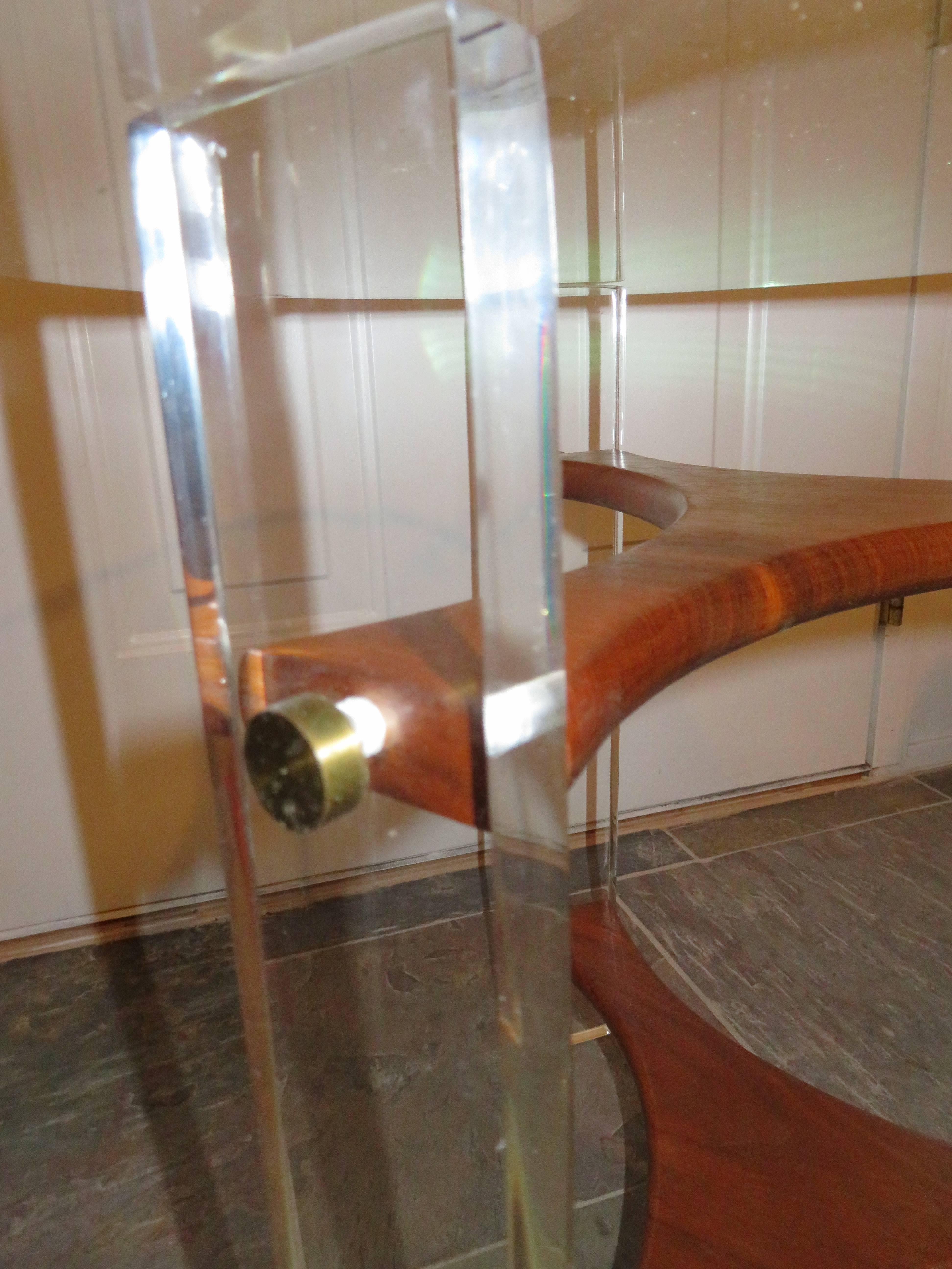 Lovely Walnut Lucite Side End Table Mid-Century Modern For Sale 1