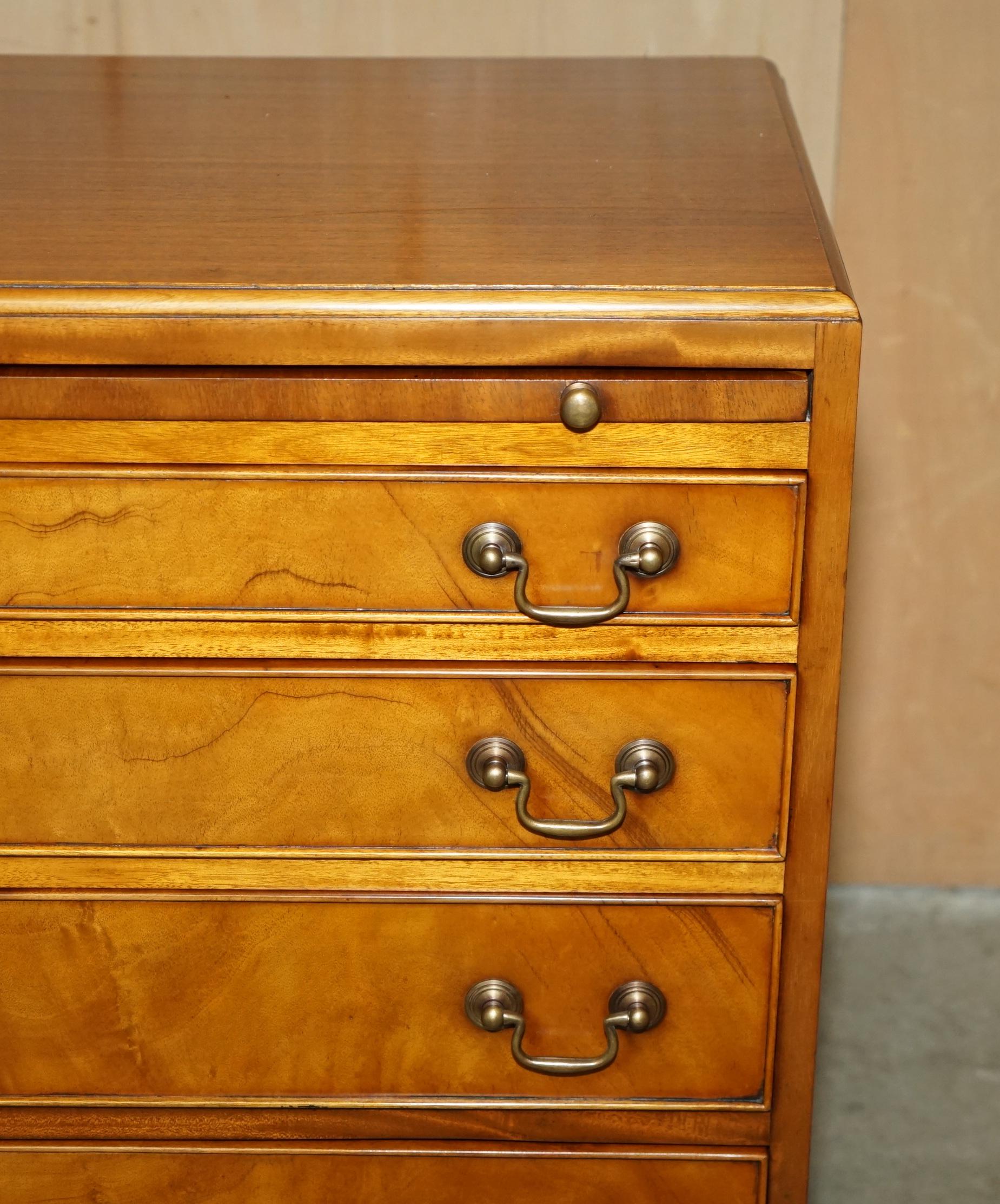 JOLIE TABLE DE NUIT DE CAMPAGNE MILITAIRE EN CUIR MARRON WALNUT OU TABLE DE SiDE Bon état - En vente à West Sussex, Pulborough