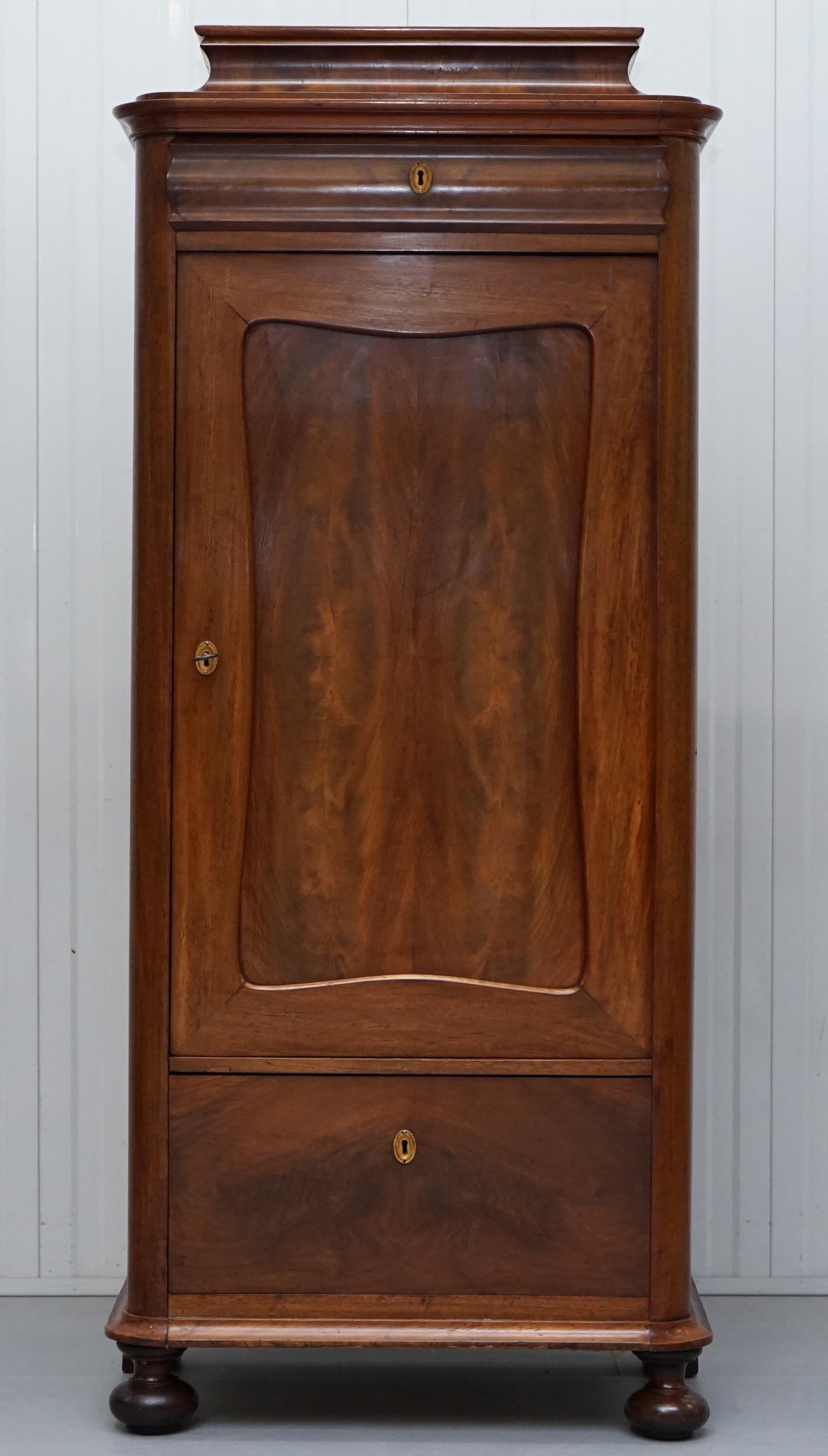 We are delighted to offer for sale this very nice walnut with oak lining Victorian drinks cabinet 

A very good looking and well-made piece, the original key is present which is a good way to key the children out of your stash! This piece has a