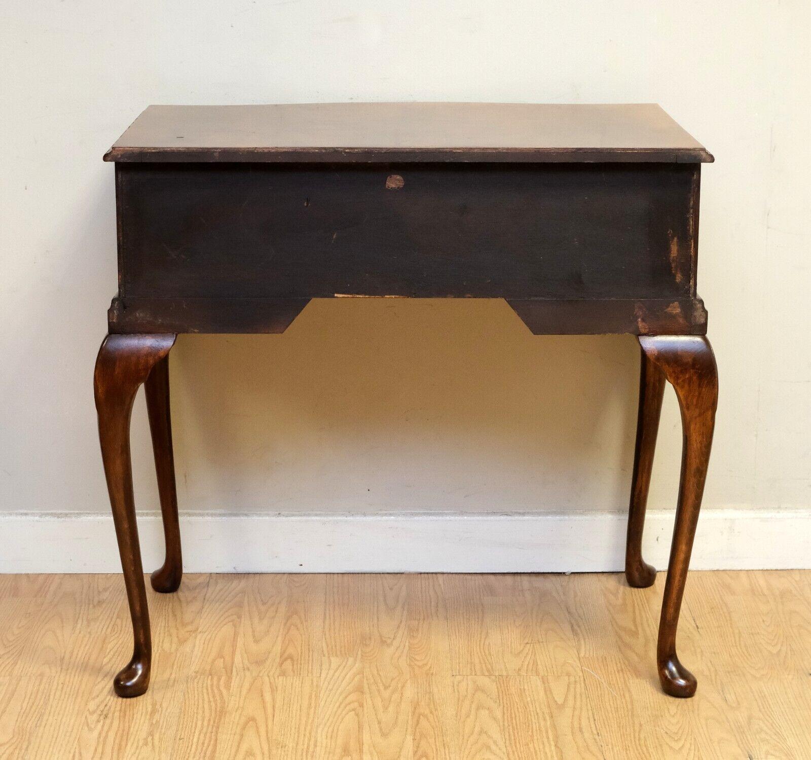Lovely Walnut Serpentine Front Side Table on Cabriole Legs with Single Drawer For Sale 7