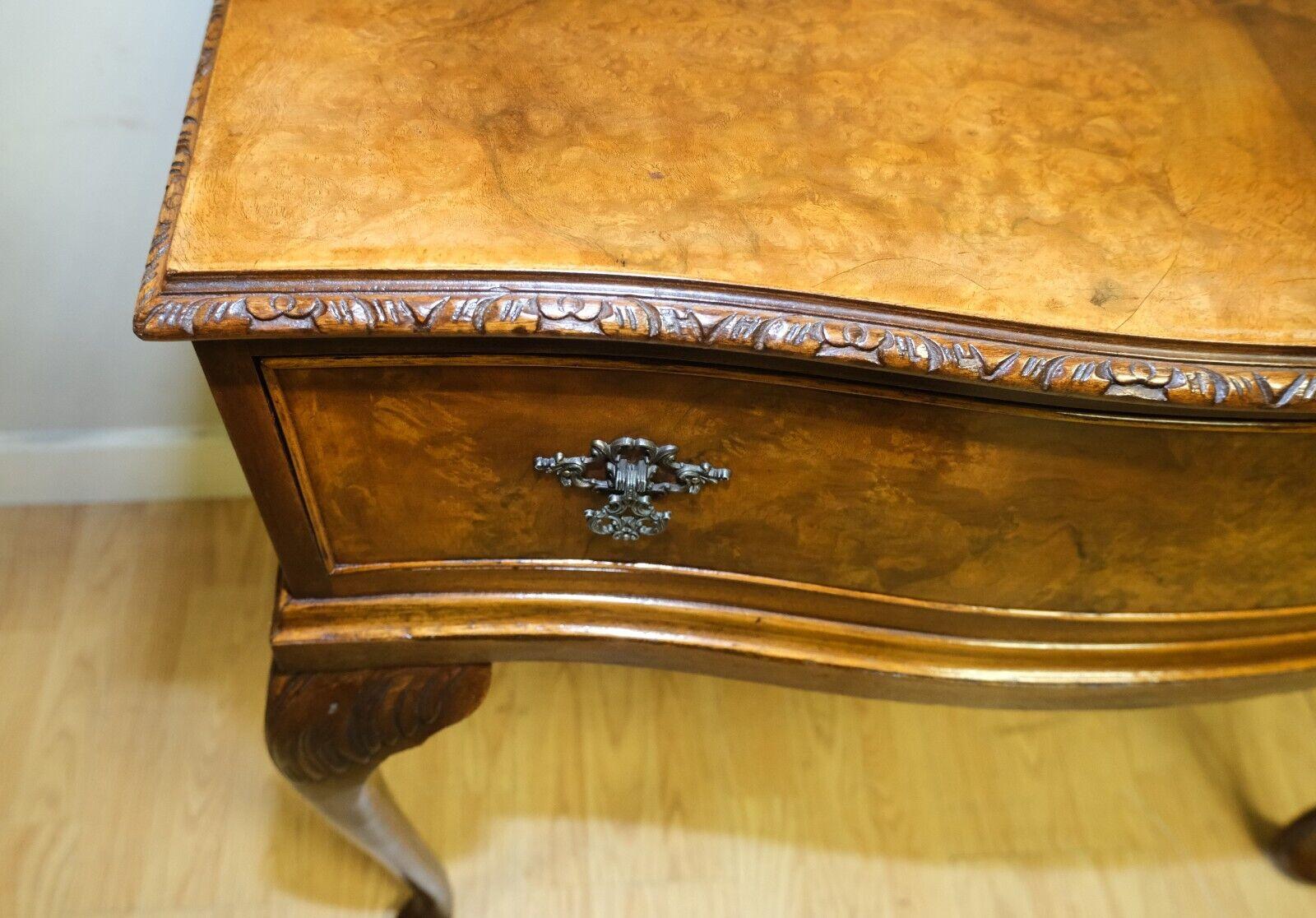 Lovely Walnut Serpentine Front Side Table on Cabriole Legs with Single Drawer For Sale 3