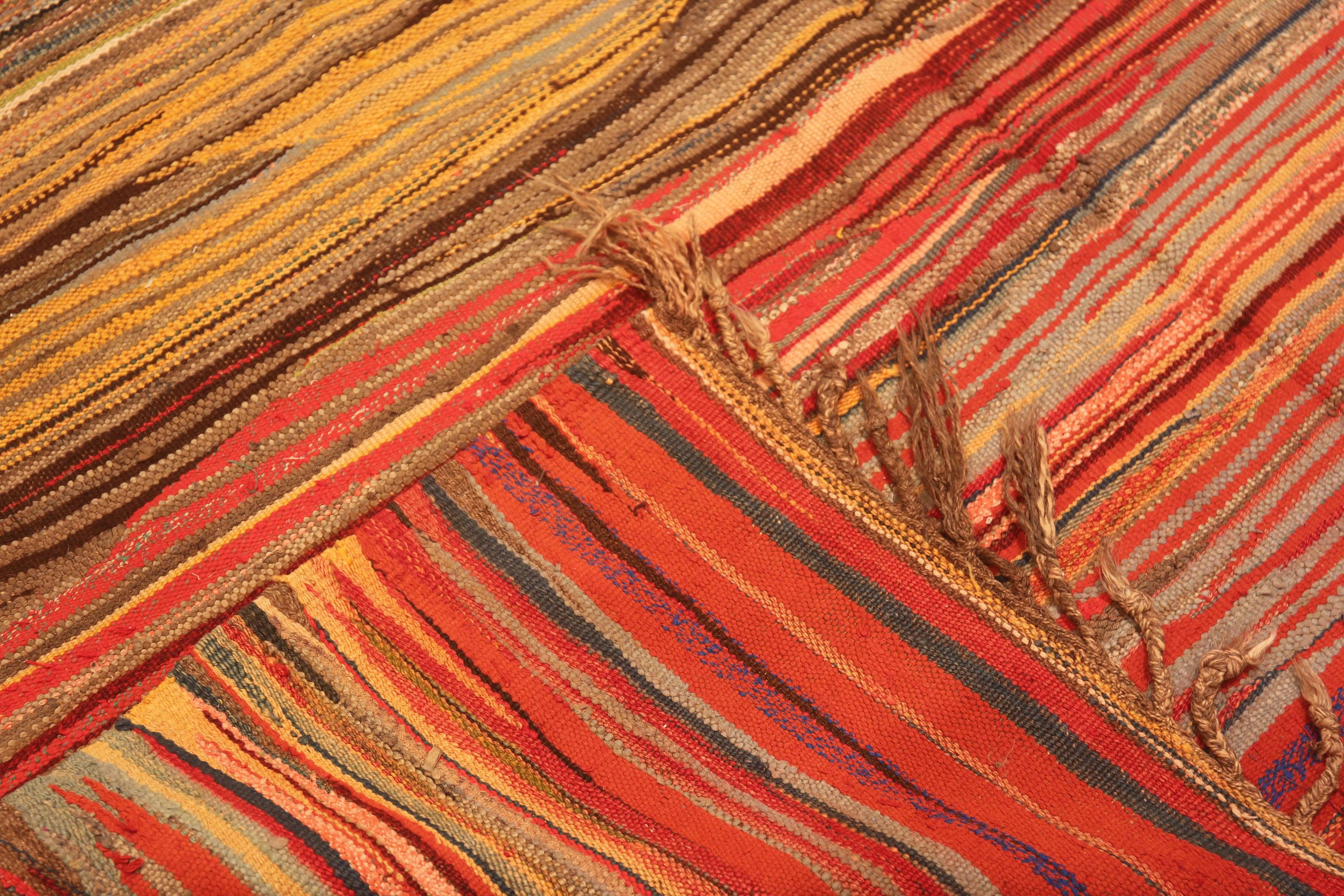 Preciosa Alfombra Kilim Marroquí Vintage Tribal de Tonos Cálidos 5'4