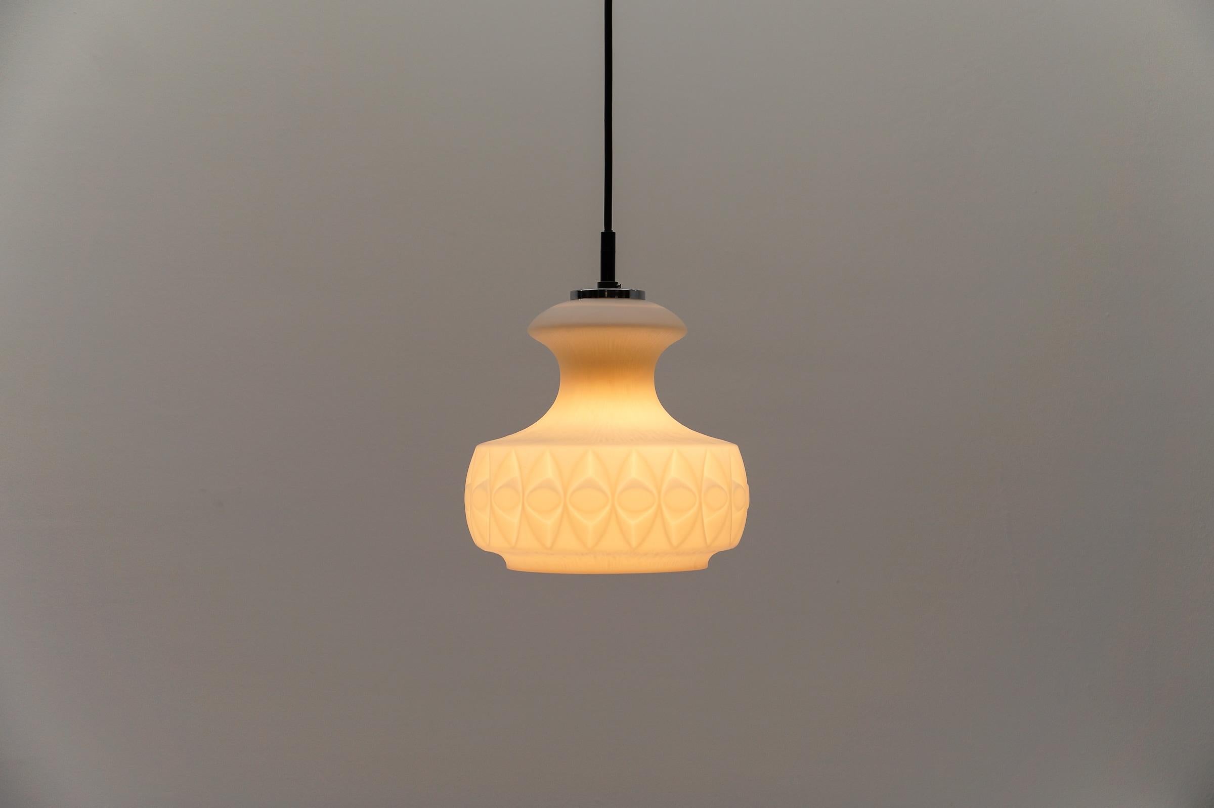 Metà XX secolo Lampada da soffitto in vetro 3D Whiting di Peill & Putzler, anni '60 in vendita