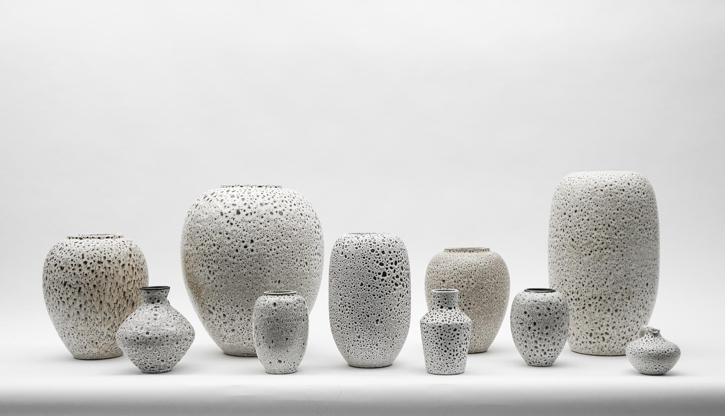 Joli vase en céramique Studio blanc et noir de Wilhelm & Ellis Ceramics, années 1960, Allemagne en vente 3