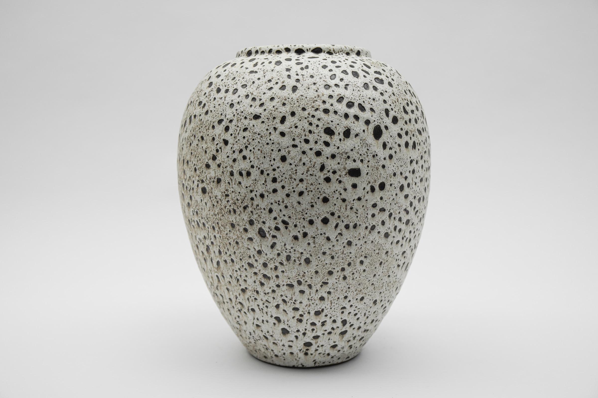 Lovely White & Black Studio Ceramic Vase by Wilhelm & Elly Kuch, 1960s, Germany

We have a whole collection of the series for sale here on the platform. 

Very good condition.

------------------------------

Wilhelm Kuch, born 1925, 1947