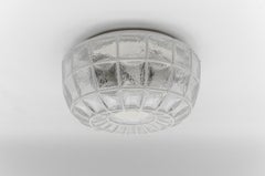 Hübsche Flush Mount aus weißem Glas von Limburg, Deutschland 1960er Jahre