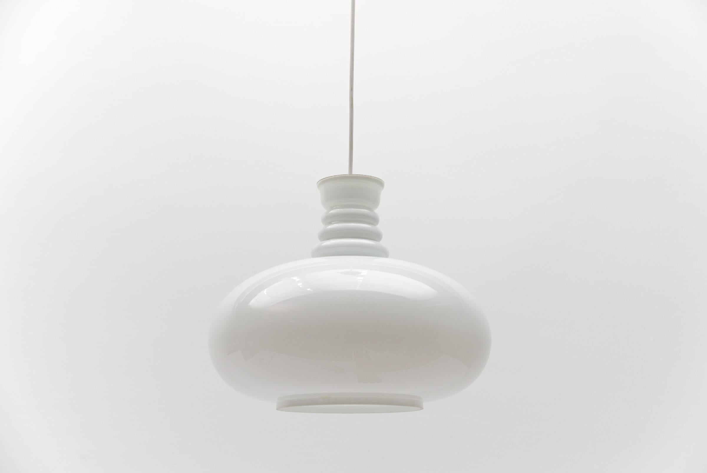 Metallo Lampada da soffitto in vetro bianco latte di Peill & Putzler, anni '60 in vendita