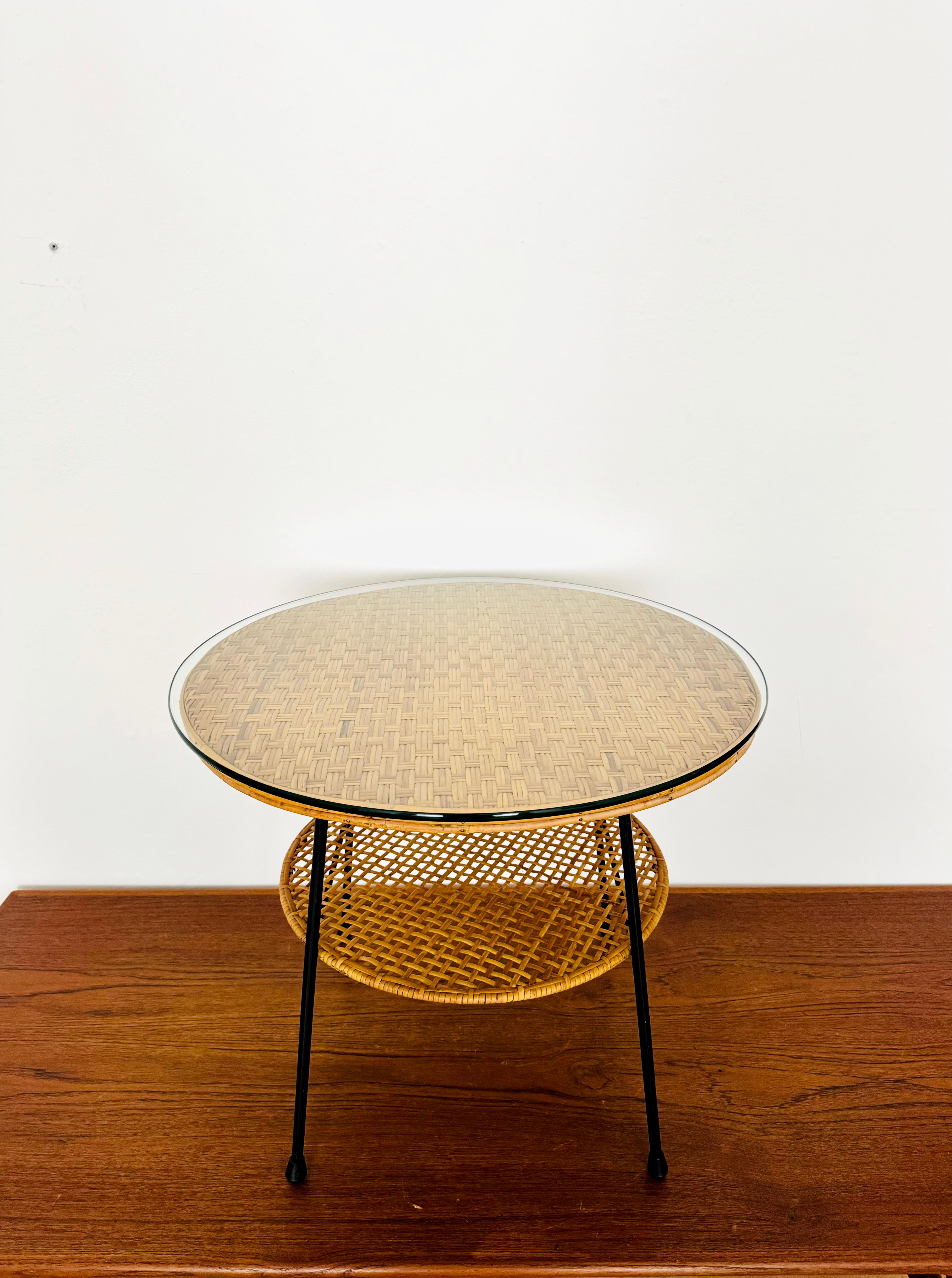Mid-Century Modern Table basse ou d'appoint en osier en vente