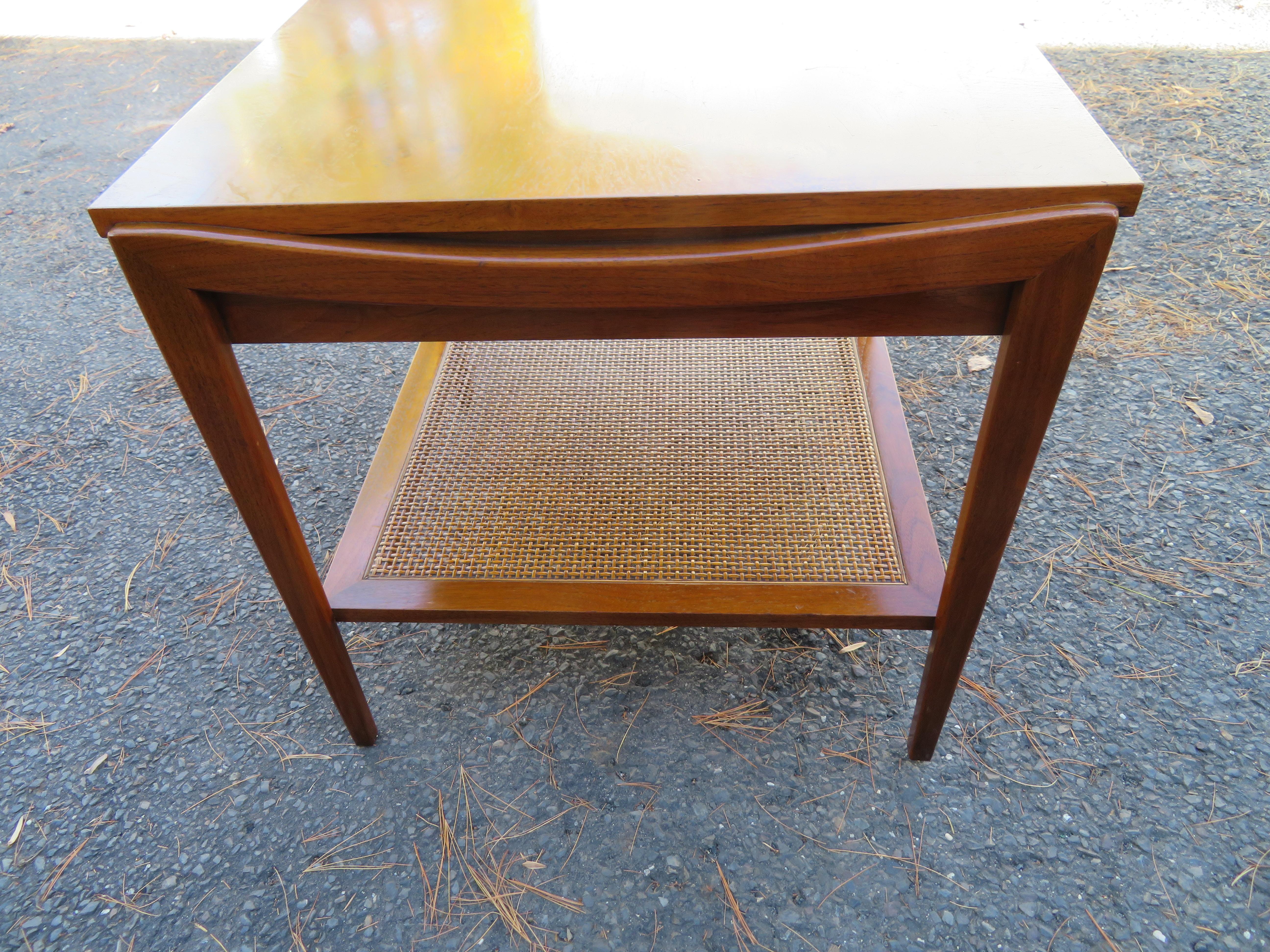Lovely Widdicomb Walnut & Cane Single Drawer End Table Mid-Century Modern For Sale 3