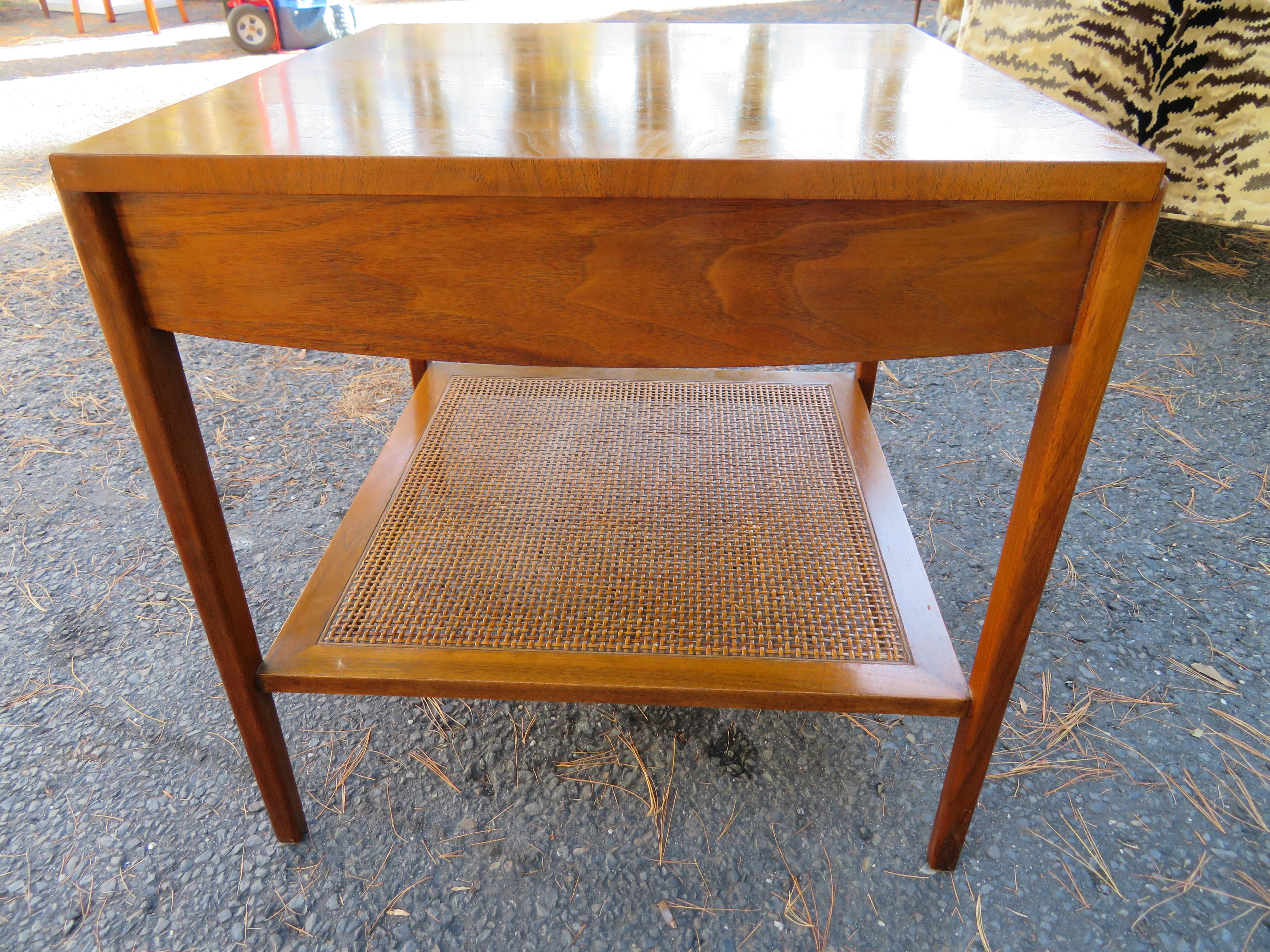 Lovely Widdicomb Walnut & Cane Single Drawer End Table Mid-Century Modern For Sale 4