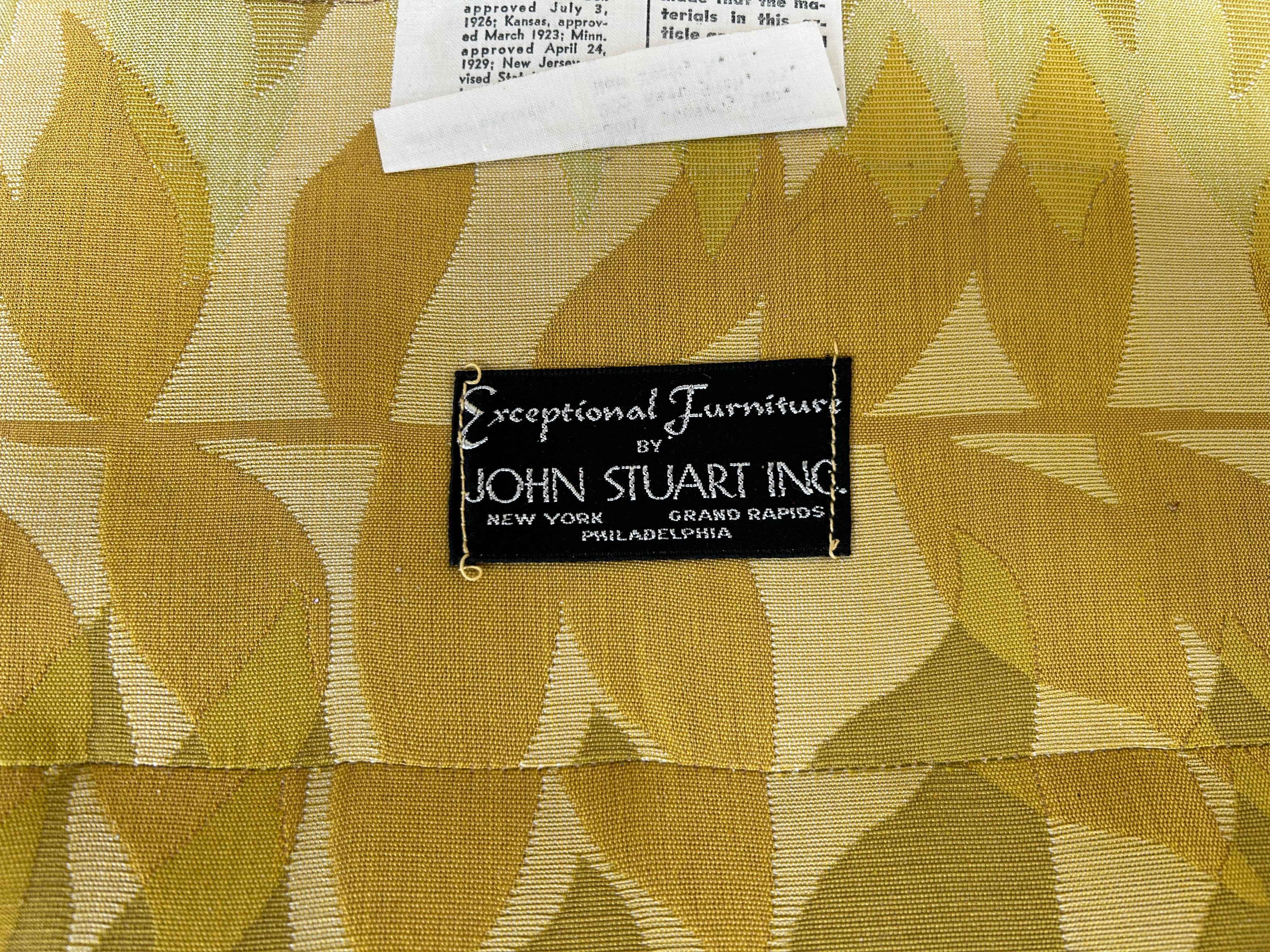 Ravissant fauteuil de salon à oreilles Widdiicomb Regency moderne pour John Stuart en vente 4