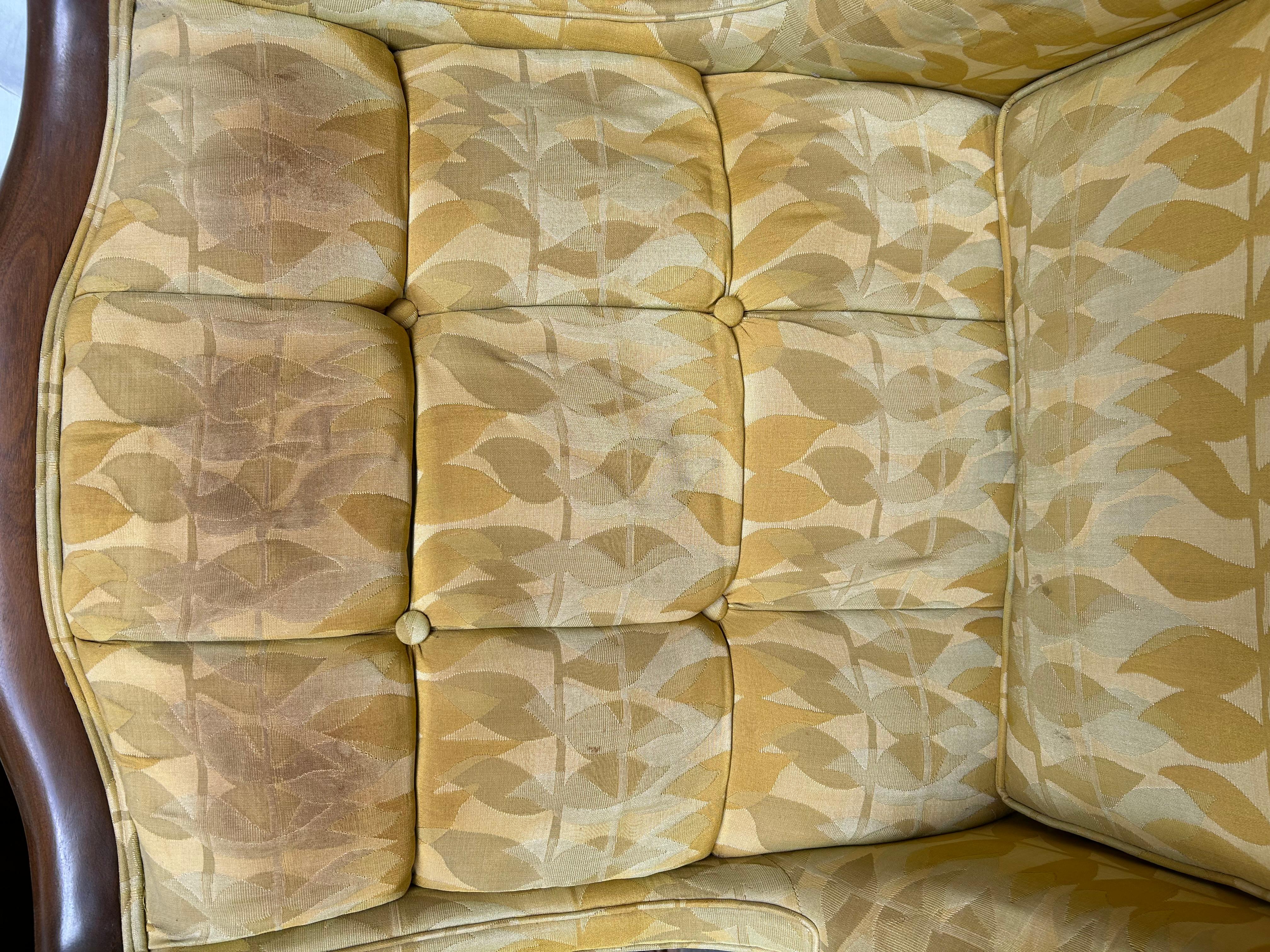 Ravissant fauteuil de salon à oreilles Widdiicomb Regency moderne pour John Stuart en vente 6
