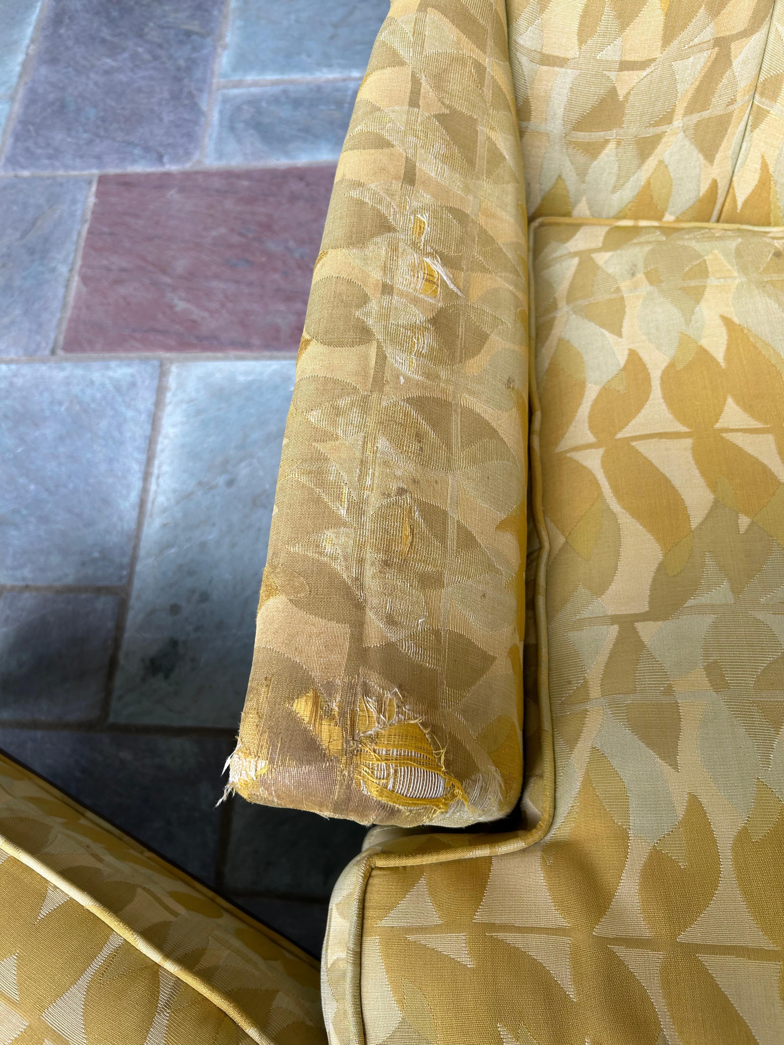 Ravissant fauteuil de salon à oreilles Widdiicomb Regency moderne pour John Stuart en vente 9