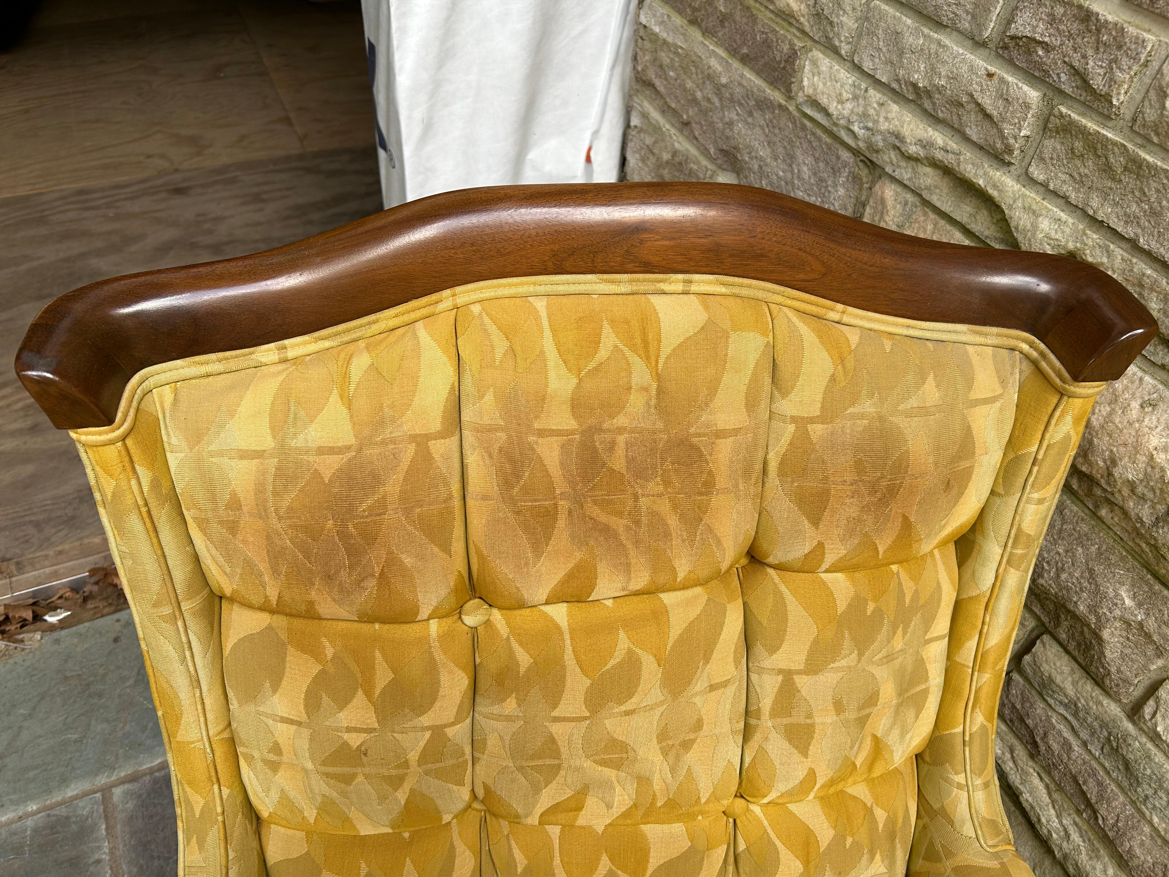 Ravissant fauteuil de salon à oreilles Widdiicomb Regency moderne pour John Stuart en vente 1