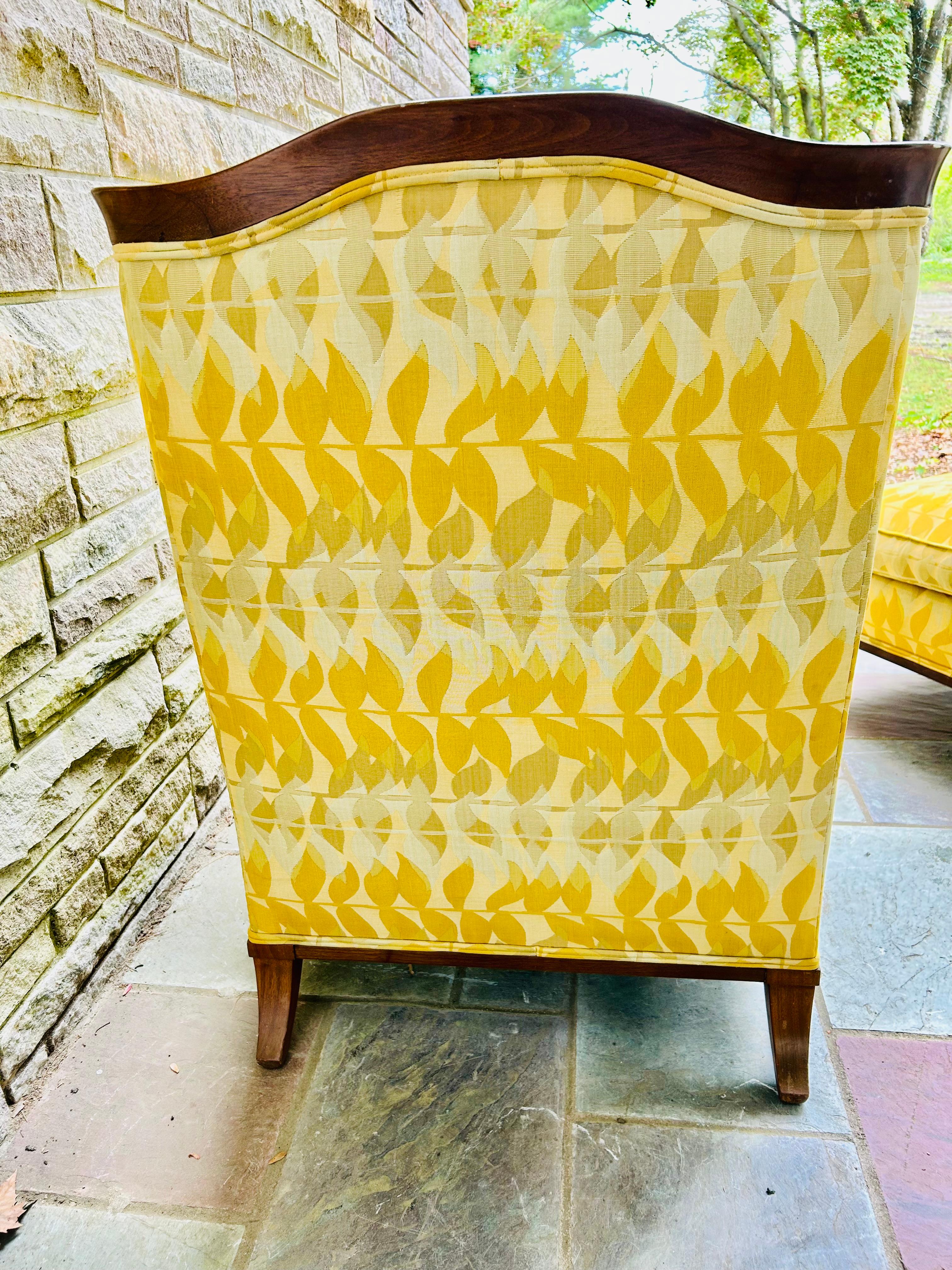 Ravissant fauteuil de salon à oreilles Widdiicomb Regency moderne pour John Stuart en vente 2