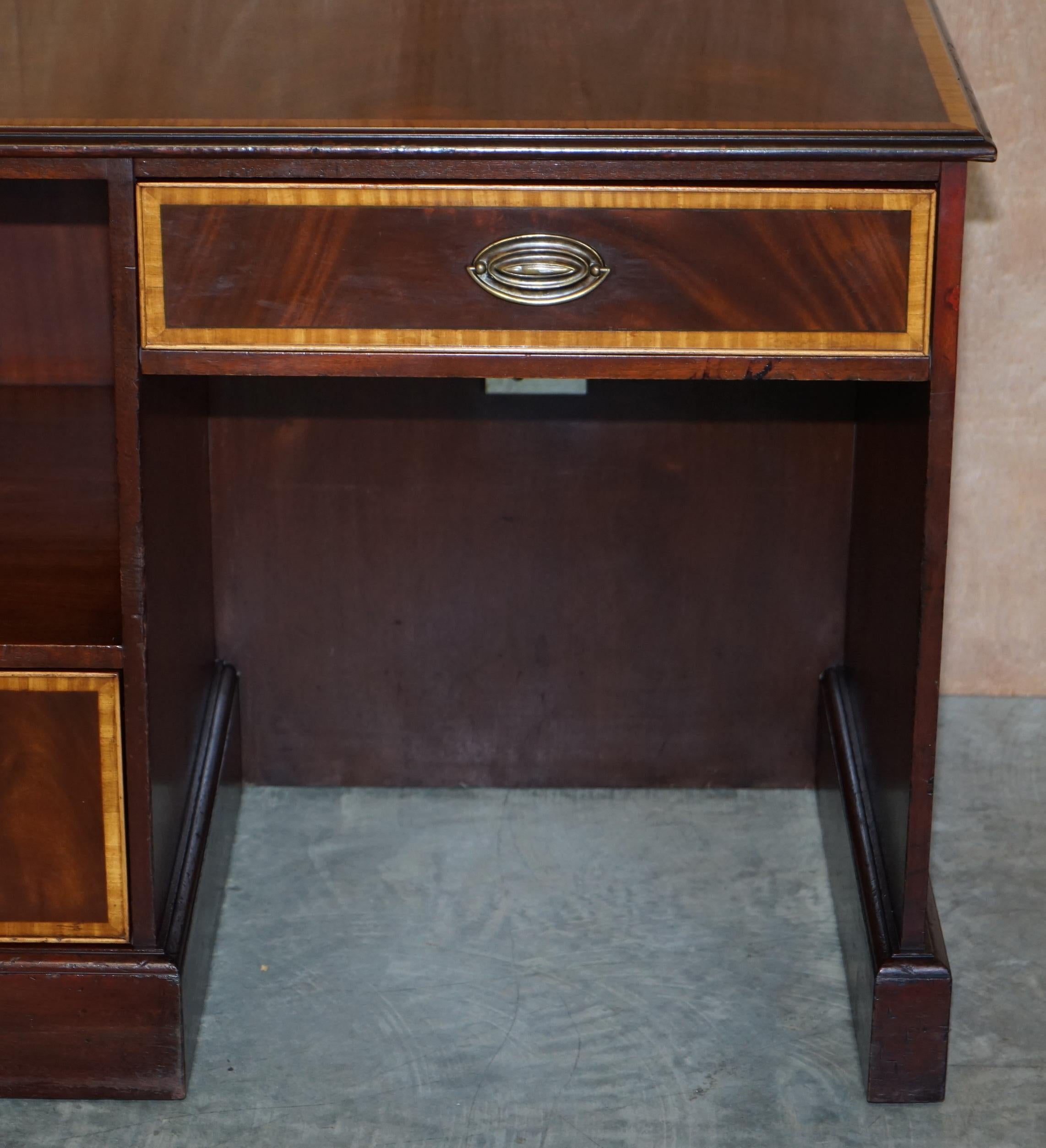 Hand-Crafted Lovely William L Maclean Flamed Hardwood & Walnut Knee Hole Work Office Desk