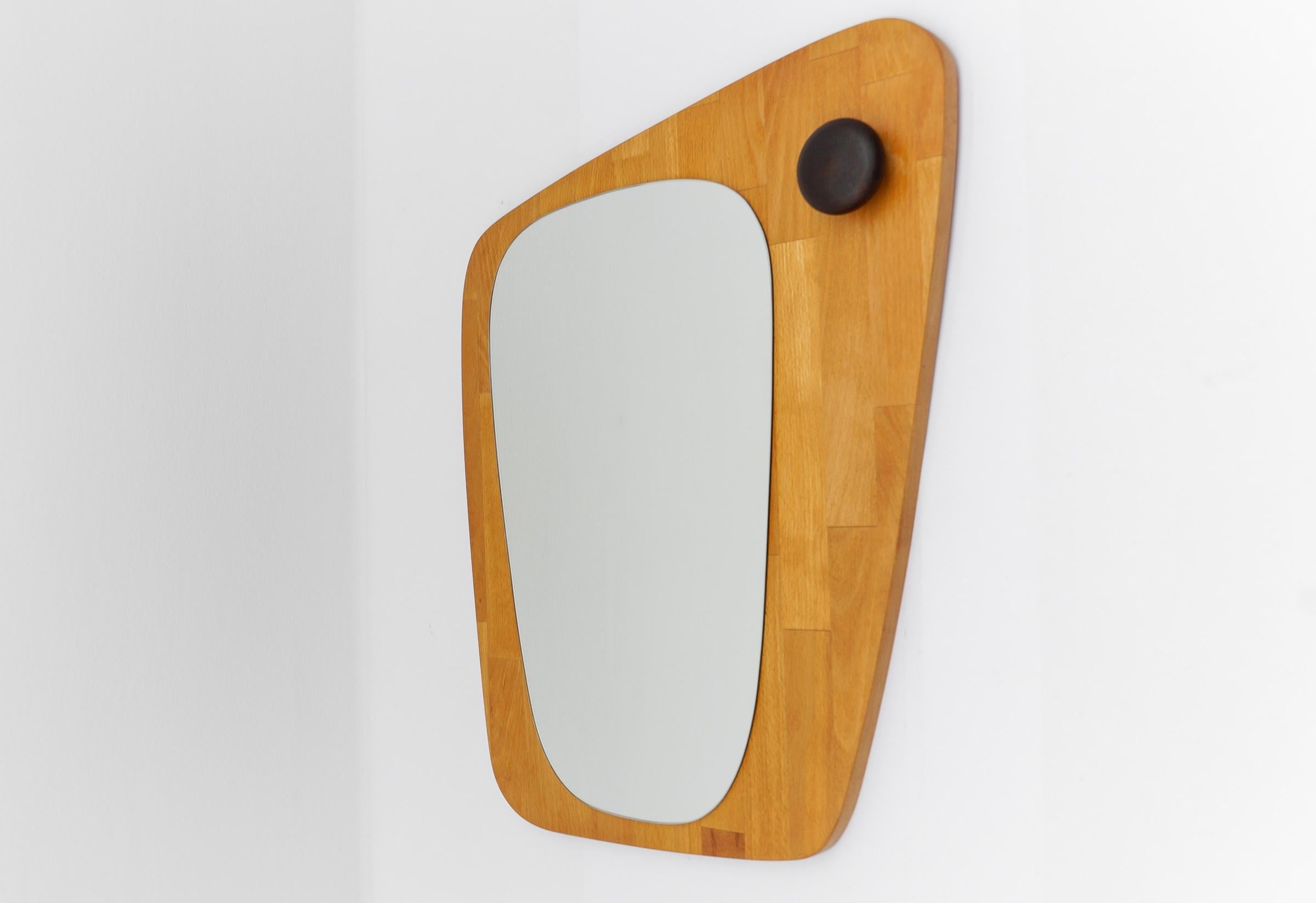 Scandinave moderne Miroir mural asymétrique en bois, Suède, années 1960 en vente