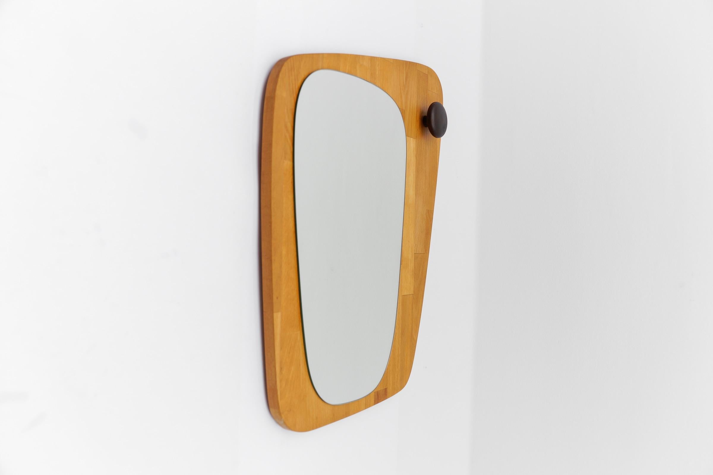 Miroir mural asymétrique en bois, Suède, années 1960 en vente 2