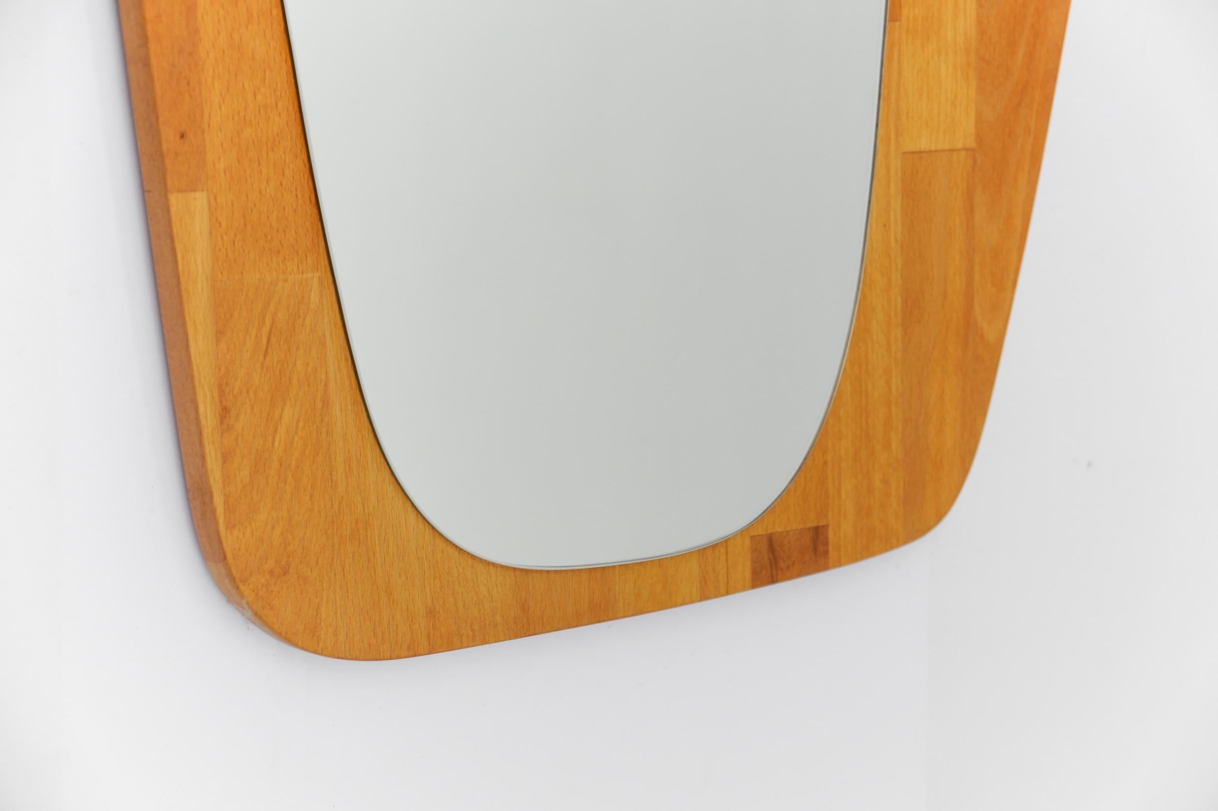 Miroir mural asymétrique en bois, Suède, années 1960 en vente 4