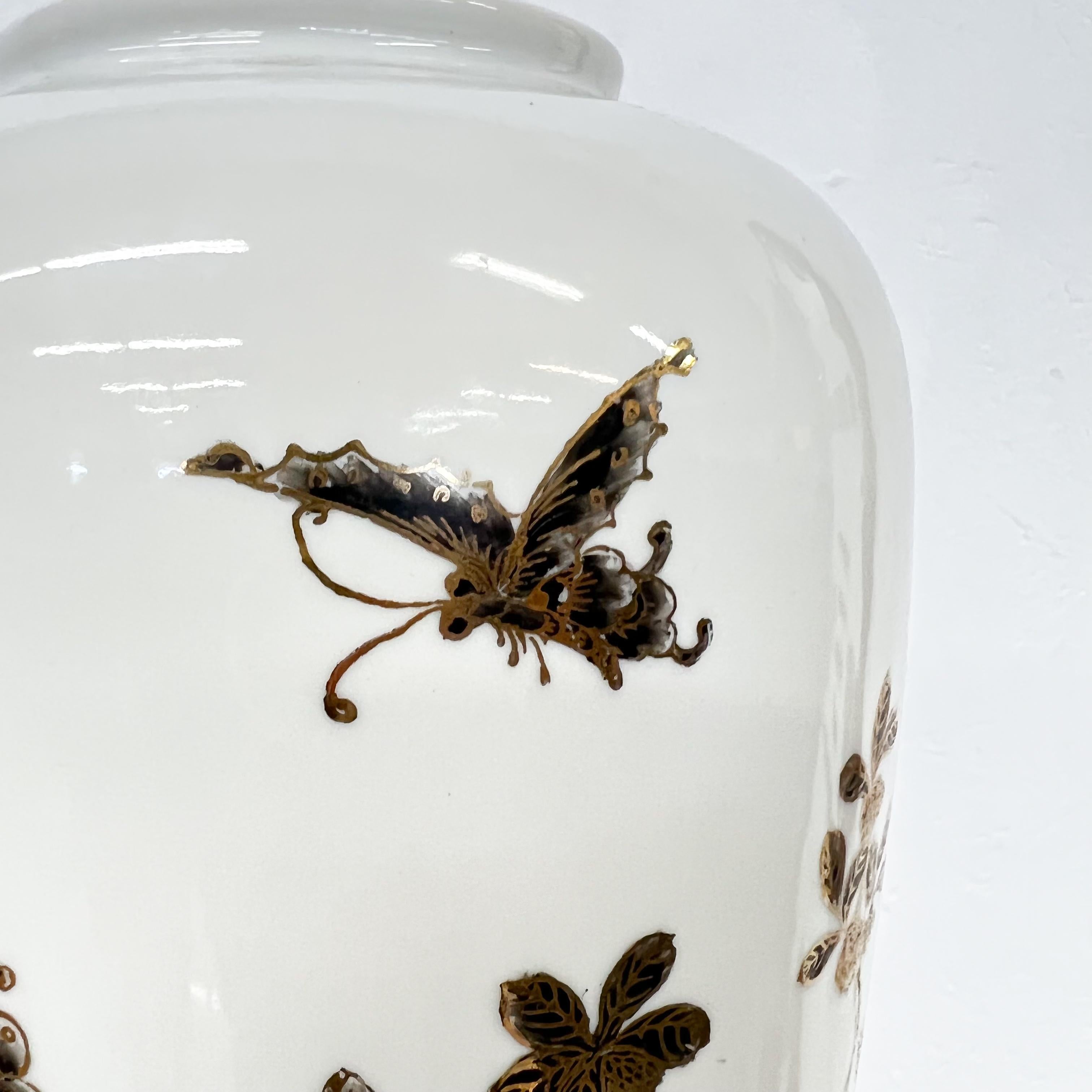 Lovely Y T Japanese Porcelain Vase Lush Floral Hand Decorated in Hong Kong In Good Condition In Chula Vista, CA