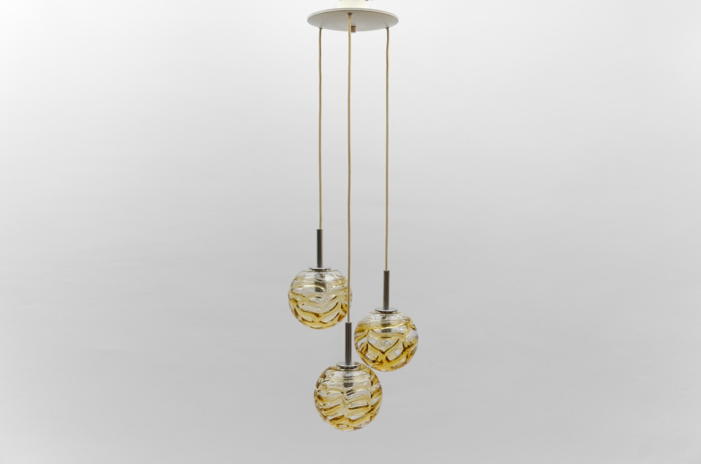 Lovely Yellow Murano Glass Ball Pendant Cascading Lamp by Doria, - 1960s Germany

3x E14 socket. Works with 220V and 110V.

Our lamps are checked, cleaned and are suitable for use in the USA.
