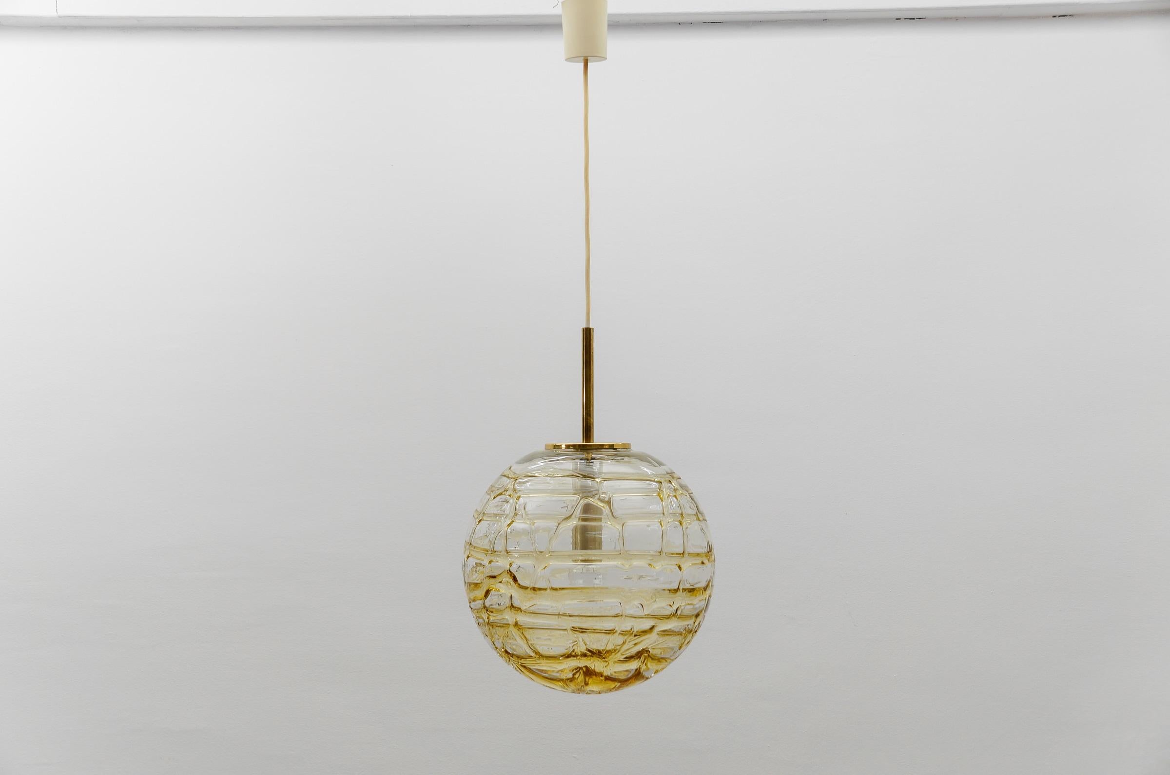 Jolie lampe pendante boule en verre Murano rose de Doria,  1960 Allemagne 

Une prise E27. Fonctionne avec 220V et 110V.

Nos lampes sont vérifiées, nettoyées et conviennent à une utilisation aux États-Unis.