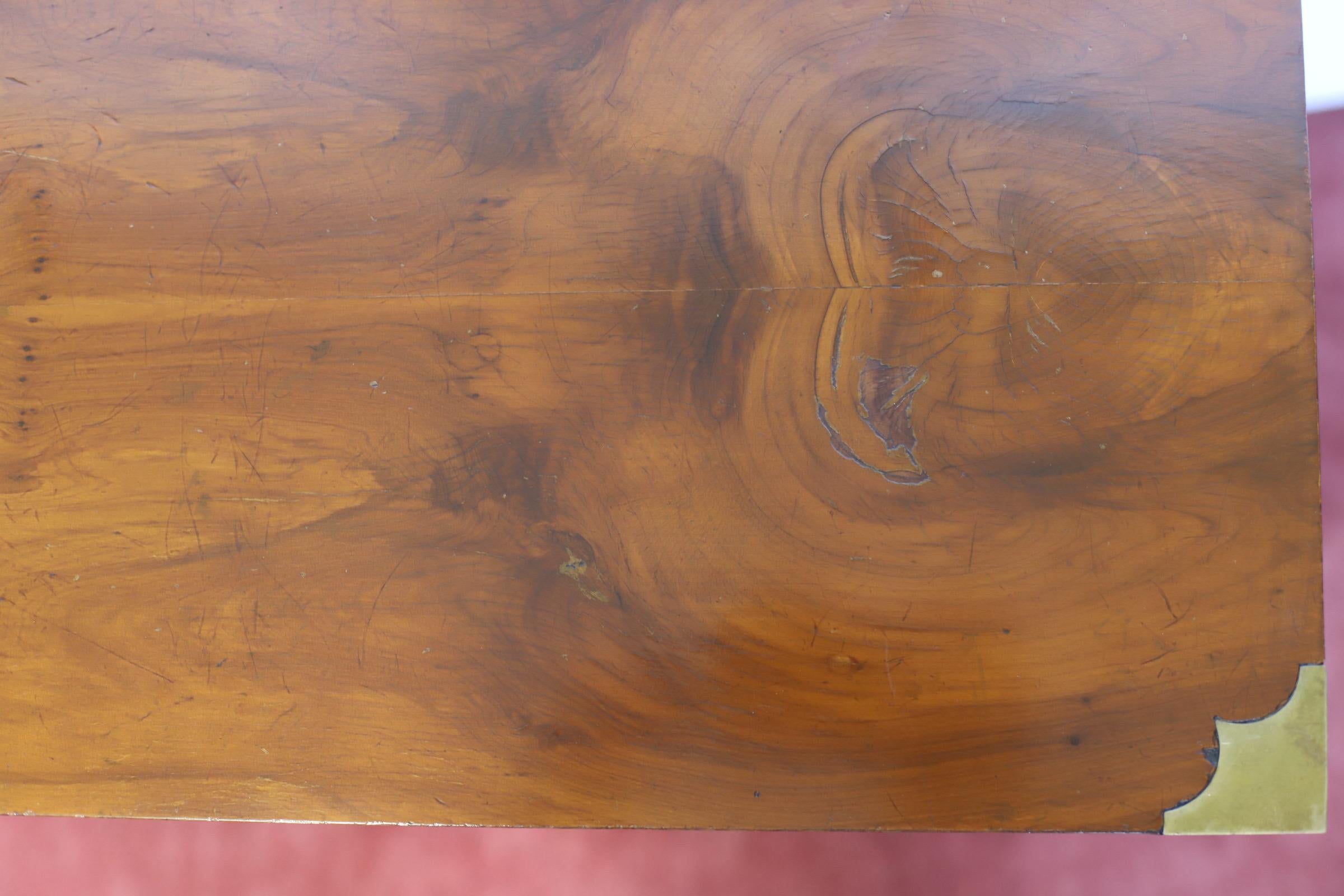 Lovely Eibenholz Campaigner Stil Kommode der Schubladen im Angebot 6