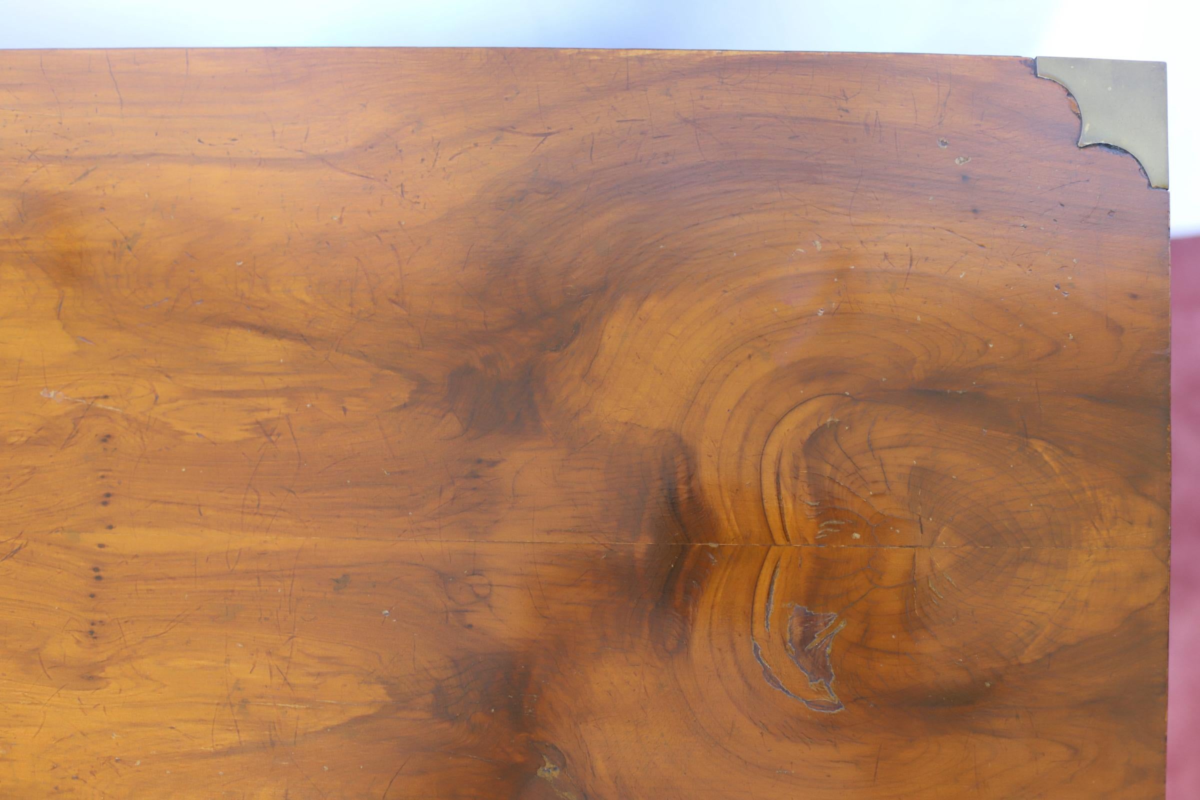 Lovely Eibenholz Campaigner Stil Kommode der Schubladen im Angebot 7
