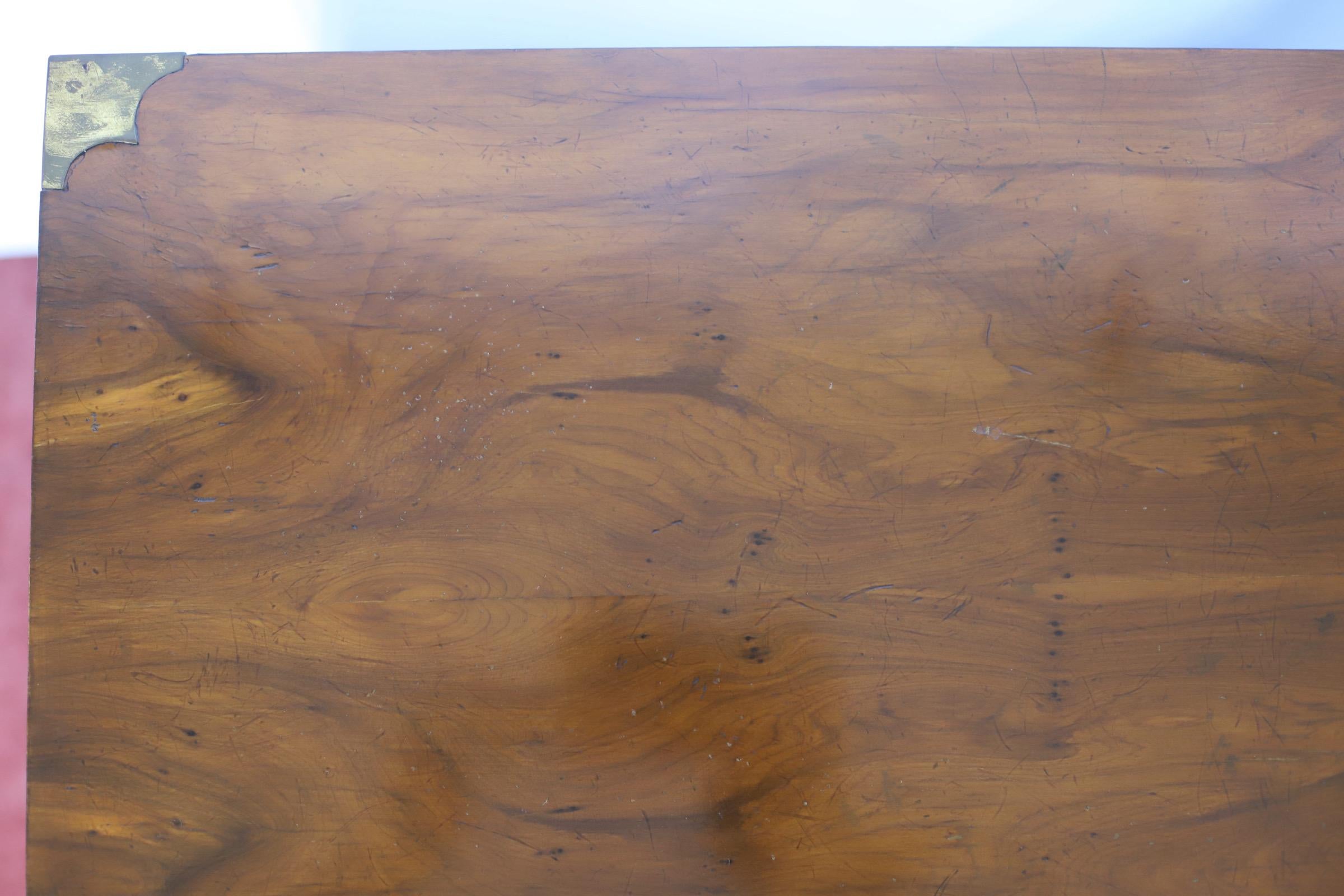 Lovely Eibenholz Campaigner Stil Kommode der Schubladen im Angebot 8