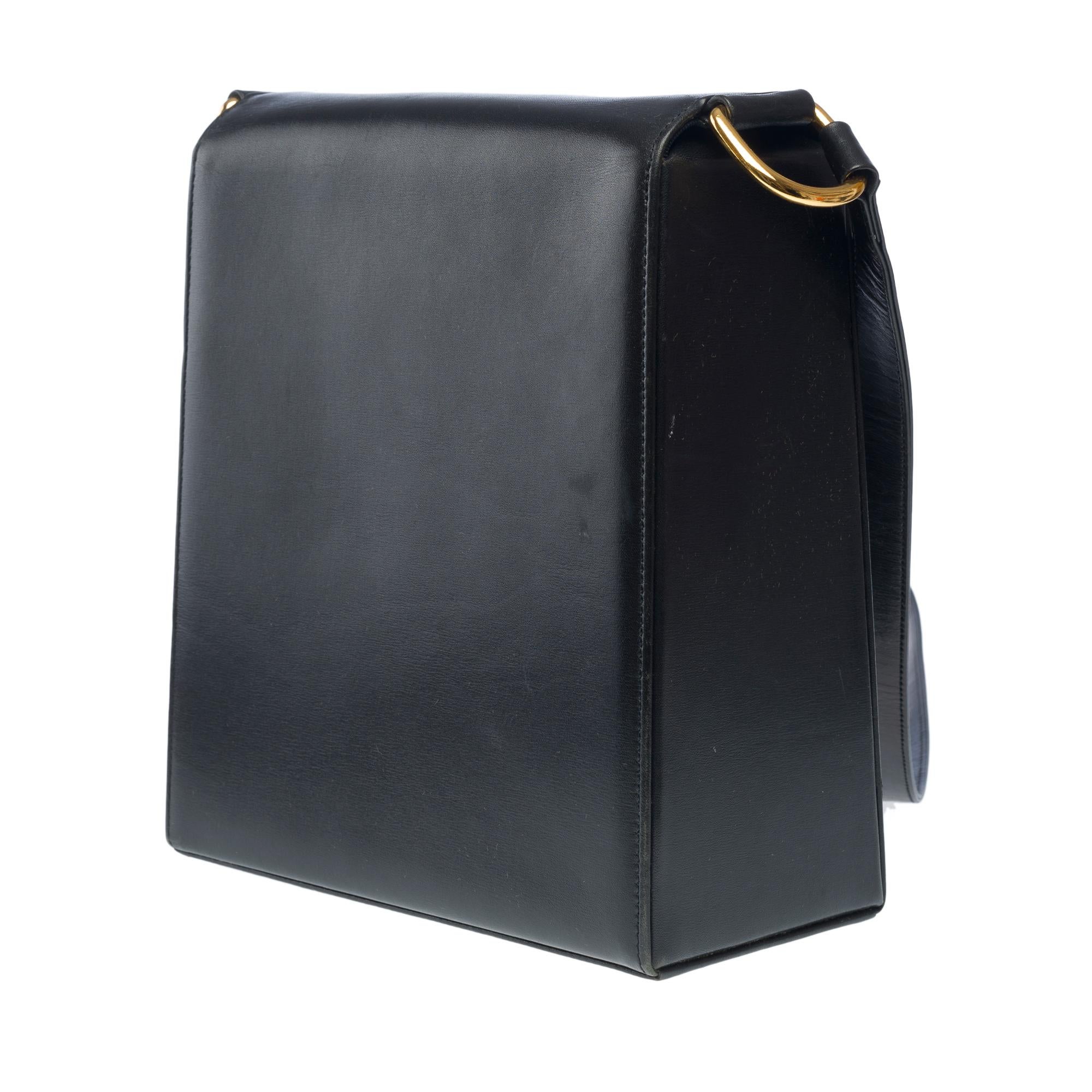 Lovely YSL vintage Messenger bag in black box calf leather, GHW For Sale 2